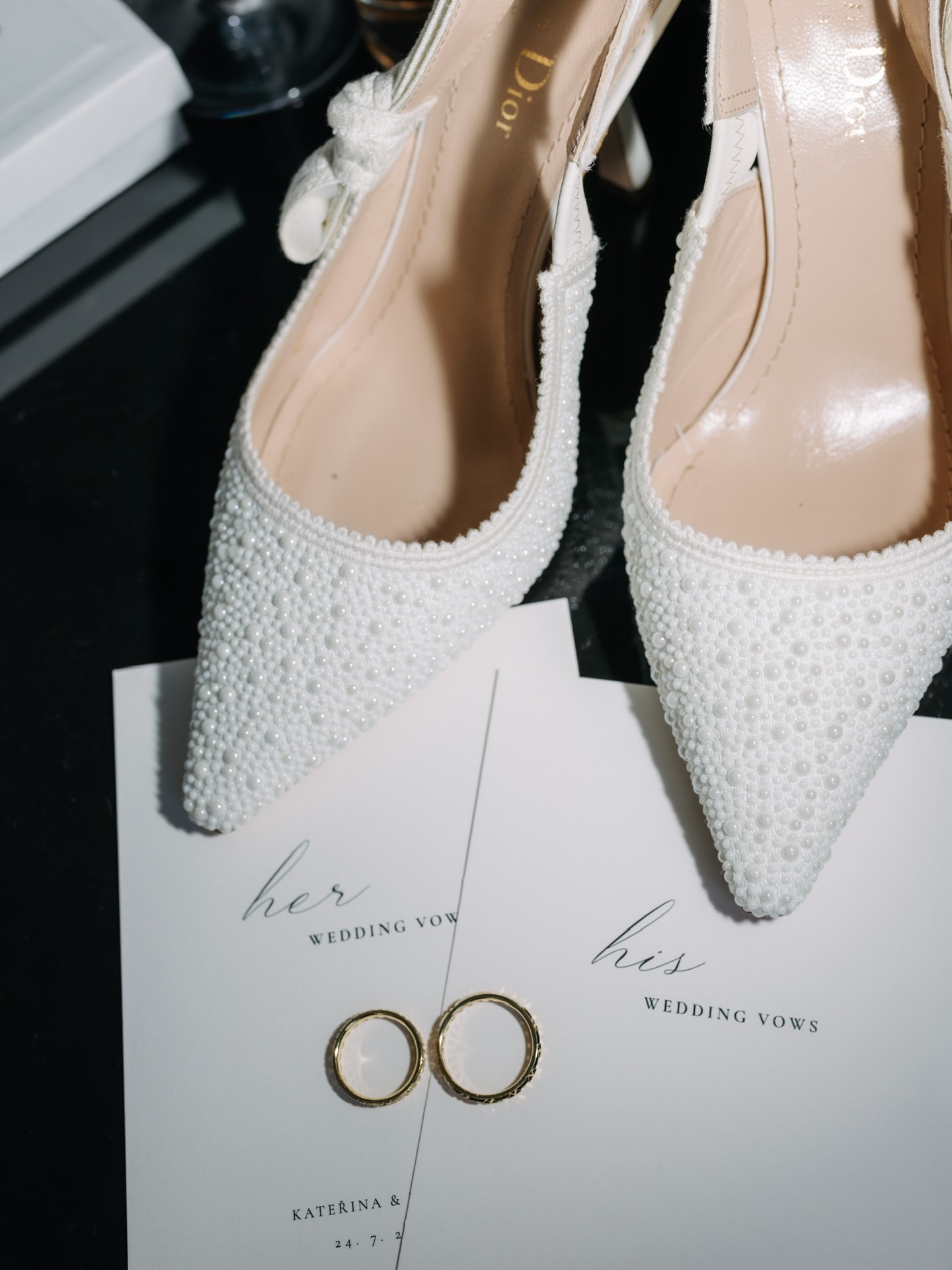 Holky, tak která z vás má doma nový prstýnek? 😍
Na svatby 2026 máme pár volných termínů. Jestli budete chtít pomoct s dekoracemi, květinami, tiskovinami nebo koordinací, jsme tu pro vás 🫶
#slaskou #weddingseason2026