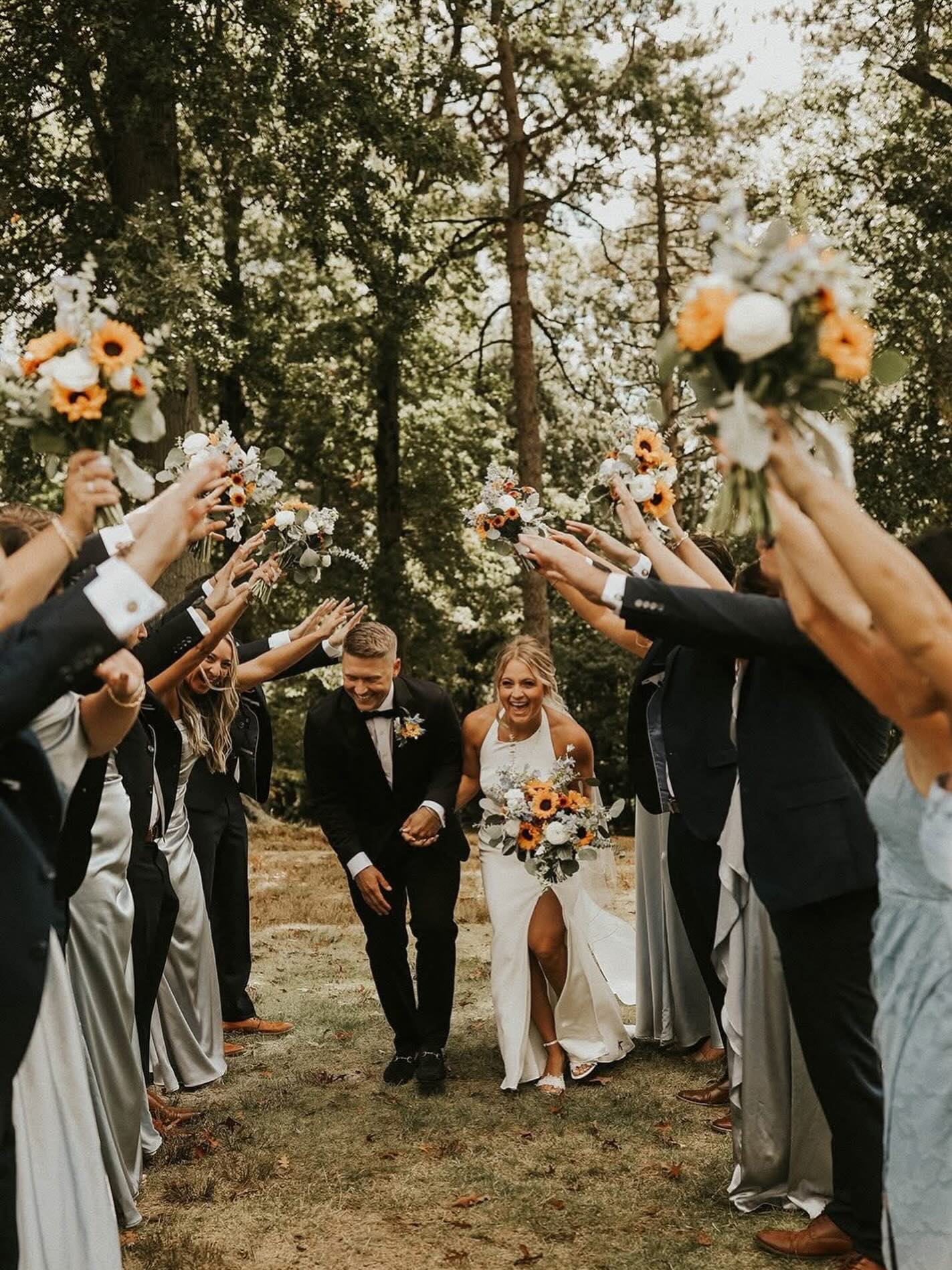 Getting married with your besties @abigailreneephotography