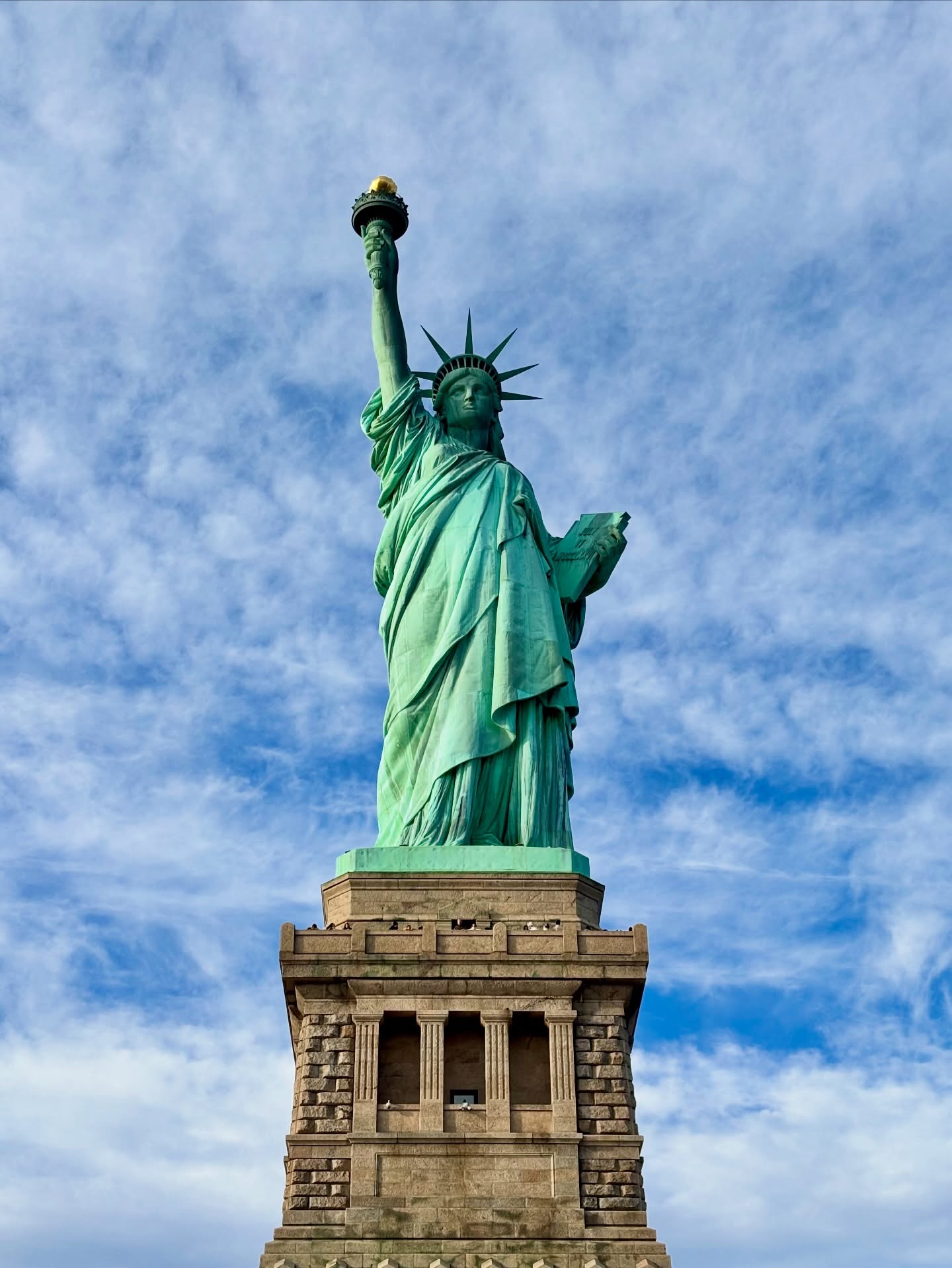 You plan the trip.
You count down the days.
You live your best life while you’re away…
And then you come home, and suddenly feel sad.
The thing about travel is that it doesn’t always end when the trip does. Sometimes there’s an emotional come-down that no one really talks about. I’ve felt it,and it turns out, it’s more common than we think.
I’ve written a new blog post about post-vacation blues ,why they happen, how travel affects our emotions, and simple ways to ease back into everyday life without losing that sense of joy.
If you’ve ever felt “off” after a trip, this one’s for you.
The link to the article is in my bio.
#postvacationblues #traveltips #travelstories #cominghome