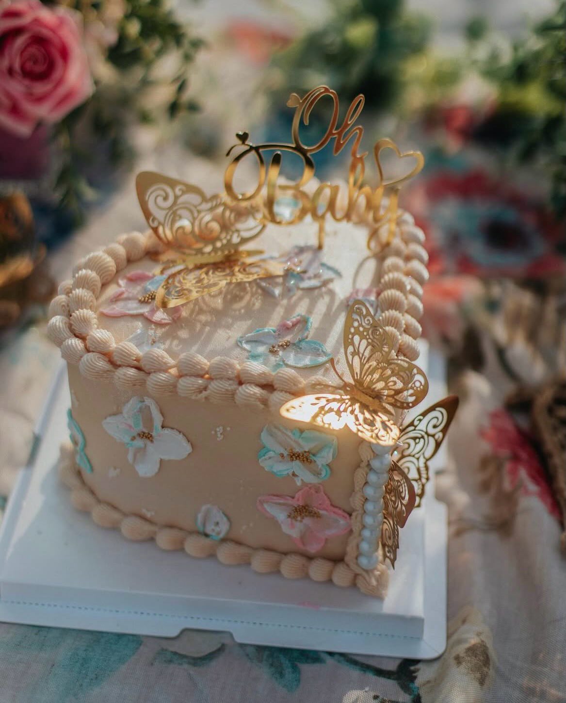 Obsessed with this gender reveal cake 💙💕