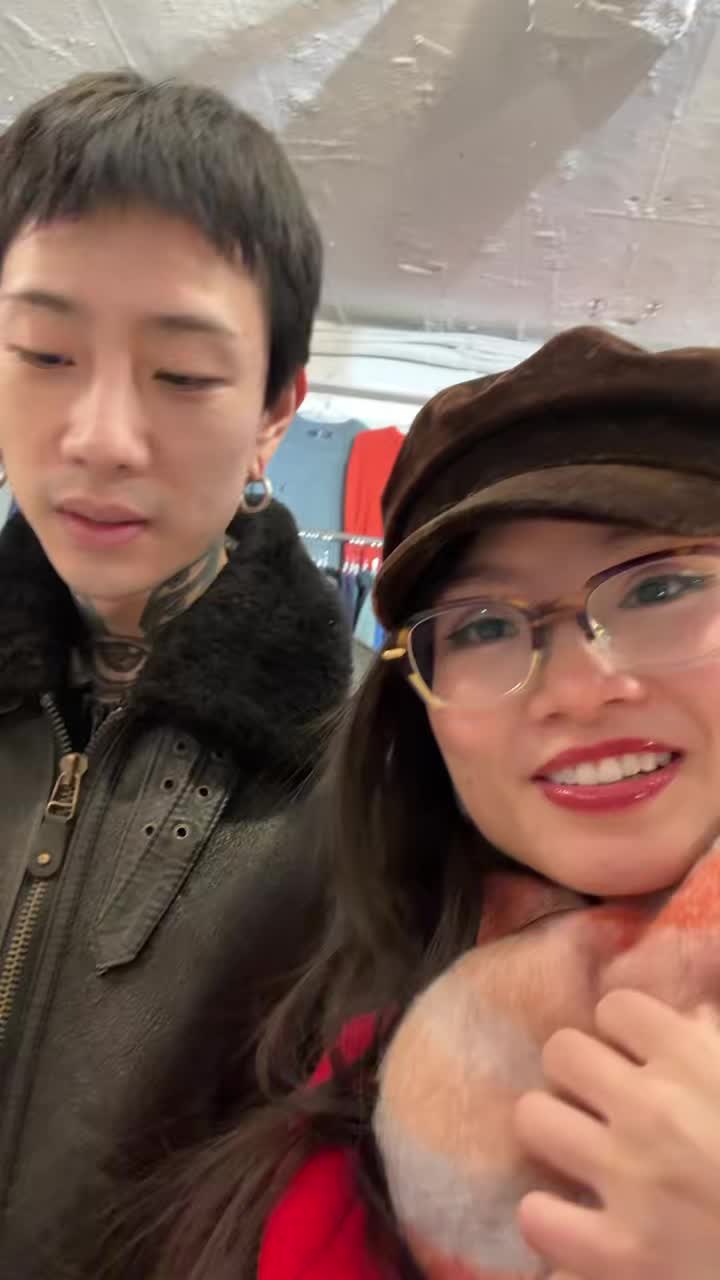 Teaching Vietnamese, sharing smiles 🇻🇳
Today I helped a Korean friend learn a very simple but meaningful Vietnamese sentence:
“Xin chào, rất vui được gặp bạn.” Meaning “Hello, nice to meet you”
At first it sounded a bit funny, but after a few tries, he said it with confidence — and a big smile 😄
Moments like this remind me that language is more than words. It’s a bridge that brings people closer, no matter where we come from.
Welcome to Vietnam — where even a small “xin chào” can start a beautiful connection ✨
👉🏻 Message me to book your tours to explore Hanoi as soon as possible!
👉🏻 Key tours:
Hanoi Culture and Cuisine Walking tour (Half day)
Traditional Craft village tour (Full day)
📲 WhatsApp: +84 972923235
Happy New Year & Happy Travels! 🥂✈️
#vietnam #vietnamtravel #hanoi #travel