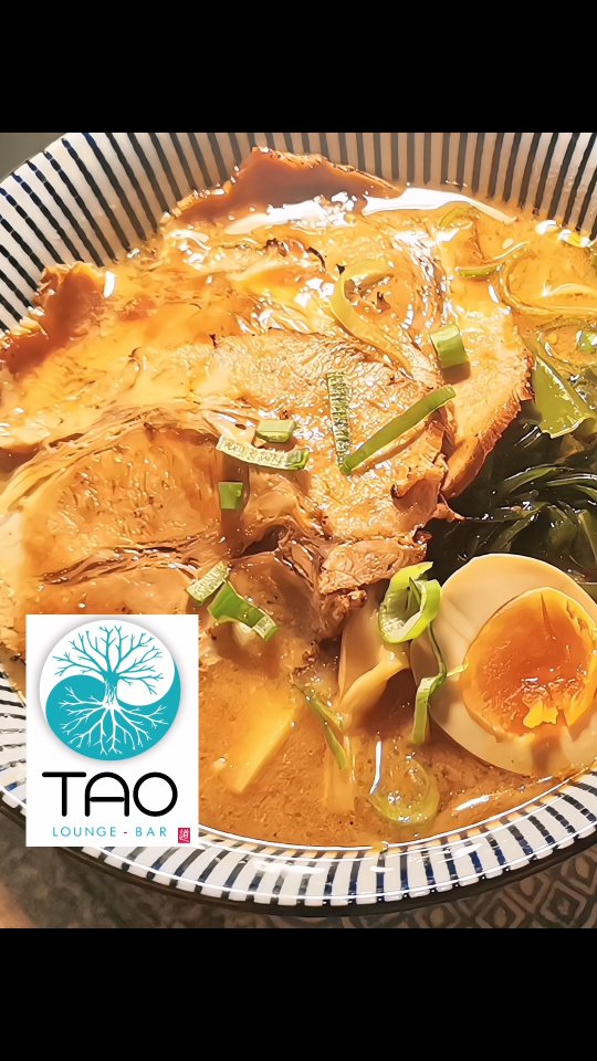 ❄️ Vent, neige, froid, tempête dehors...
🍜 Un bon bouillon miso bien chaud chez Tao.
Préparons avec soin, un miso fermenté, riche en umami, parfait pour se réchauffer.
📍 Tao Bar & Asian Restaurant : 0213128818
#RamenLovers #TaoRamenFermentéFlon #TaoAsianRestaurantLausanne #quartierduflon #RamenTime