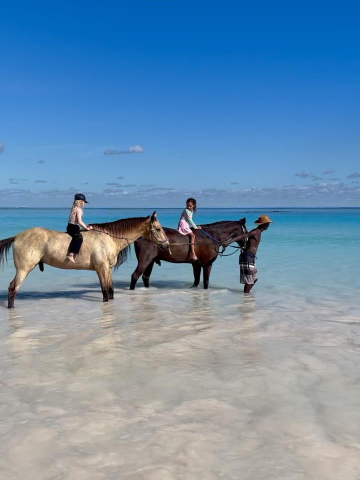 Riding with Marty @harbourislandhorses ๐ด ๐ โ๏ธ #horsebackriding #horseoftheday #beachhorseriding #harbourisland #bahamas