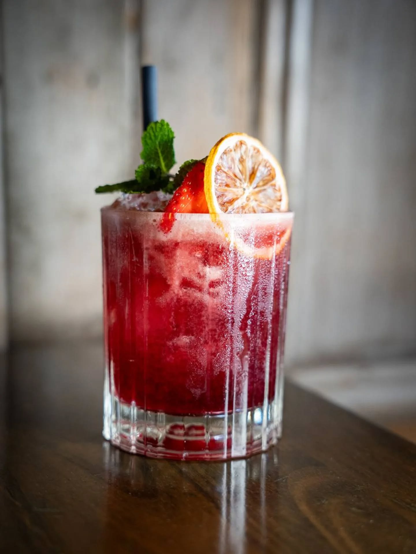 The kind of drink that makes you slow down and enjoy the moment.♥️
#caponesrestaurant #galway #thisisgalway #cocktailsgalway