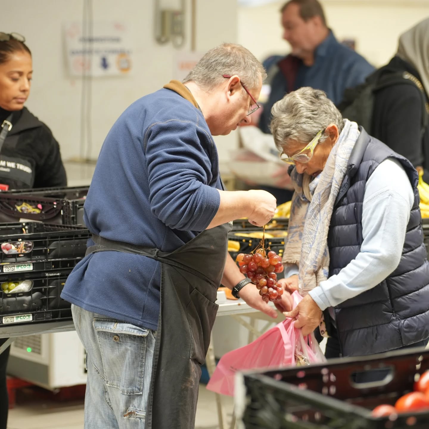 En 2026, notre plus grand dĂ©fi est simple : faire encore mieux pour chaque famille qui pousse la porte dâOasis dâAmour.
Chaque amélioration dans nos épiceries doit se traduire par une amélioration concrÚte dans la vie de nos bénéficiaires.
Notre promesse : continuer à lutter contre la précarité, mais avec encore plus de dignité, de choix et de qualité pour nos bénéficiaires.
Et pour tenir cette promesse, on a besoin de bras : des bĂ©nĂ©voles prĂȘts Ă donner un peu de leur temps pour trier, accueillir, remplir les rayons et faire vivre cette solidaritĂ© au quotidien.
Envie de nous rejoindre ? Vous pouvez nous Ă©crire en message privĂ©, par mail Ă benevolat@oasis-damour.com ou envoyer un sms au 06 86 04 00 03. đ§Ą
#lyon #vaulxenvelin #decines #bron #villeurbanne