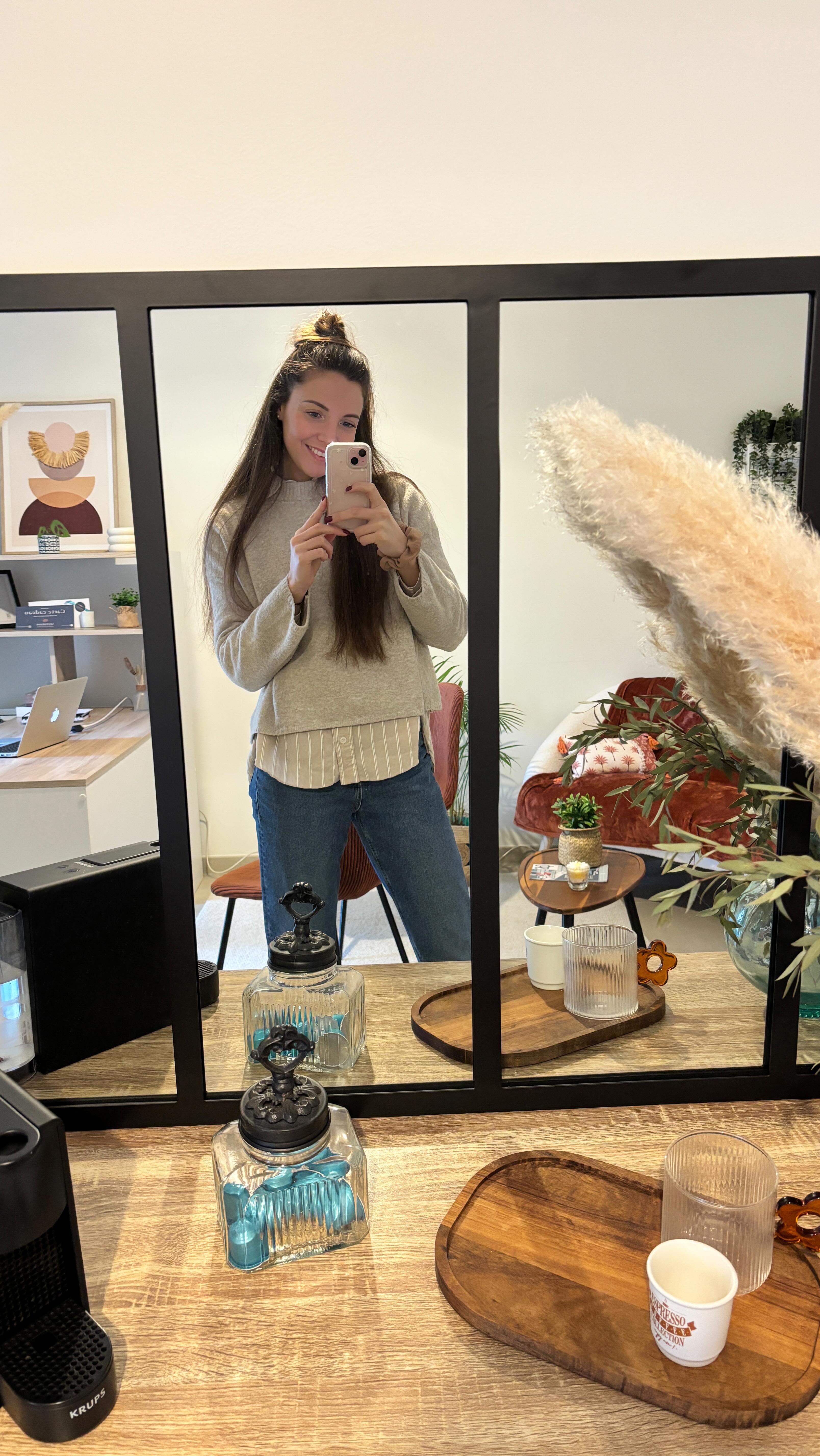 Tu cherches pas au bon endroit !
Blessures à répétition, imprévus constants, stress, auto-sabotage… Tu commences à te dire que t’as vraiment pas de chance. Et tu as raison : il se passe quelque chose.
Mais tu ne cherches sûrement pas au bon endroit.
En quelques séances de préparation mentale, on enquête ensemble : on met en conscience les pensées qui bloquent, les choses que tu as du mal à voir ou à accepter (et c’est normal, ce n’est pas toujours facile)
Résultat ? Tu retrouves ta liberté, ton flow, ton plaisir.
Je sais que tu sais t’entraîner, que tu sais performer… mais si quelque chose t’empêche d’avancer comme tu le voudrais, c’est un signal. Ensemble, on va le trouver. La bascule tient à un fil : cette fois, faire les choses autrement.
(Cette logique marche aussi pour tes problèmes business 🤔)
Moi, c’est Apolline, préparatrice mentale. Je sais exactement où t’emmener pour déclencher une prise de conscience et obtenir des résultats différents 😁
#preparationmentale #performance #mindset #mentalhealth #confianceensoi