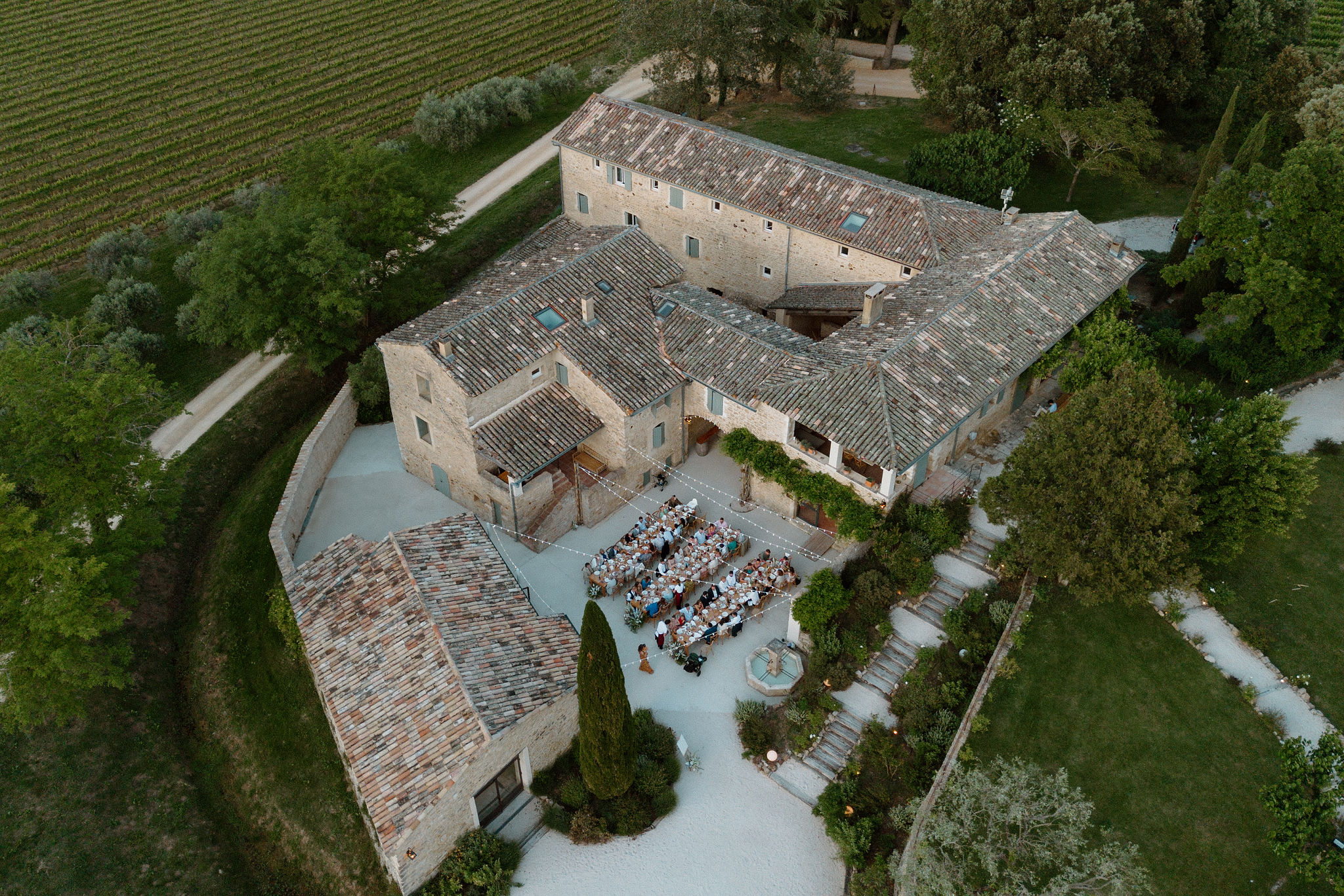 At our place, people arrive on Friday.
They unpack their bags, settle in,
and the hamlet slowly comes to life.
Saturday brings the energy, the celebration, the reunions.
And then there is Sunday evening.
Fewer people remain.
We’re tired, but in a good way.
Conversations last longer, feel more real.
That’s often when emotions run the deepest.
Not because something spectacular is happening, but because there’s nothing left to prove.
That’s why we host weddings from Friday to Monday.
Because the Domaine isn’t a place to rent.
It’s a small hamlet to live in.
📸 Photographer: @clarisseetjohan
Chez nous, les gens arrivent le vendredi.
Ils posent leurs valises, prennent leurs marques, et le hameau commence doucement à vivre.
Le samedi, il y a l’énergie, la fête, les retrouvailles.
Et puis il y a le dimanche soir.
Il reste moins de monde...
On est fatigués, mais bien.
Les discussions sont plus longues, plus vraies.
C’est souvent là que les émotions sont les plus fortes.
Pas parce qu’il se passe quelque chose de spectaculaire, mais justement parce que plus rien n’est à prouver.
C’est pour ça qu’ici, on accueille les mariages du vendredi au lundi.
Parce que le Domaine, ce n’est pas un lieu à louer. C’est un petit hameau à habiter.
Photographe @clarisseetjohan
#domainevalbonne
#weddinghamlet
#destinationweddingfrance
#provencestylewedding
#villagelife
#slowwedding
#authenticwedding
#provencewedding
#weekendwedding