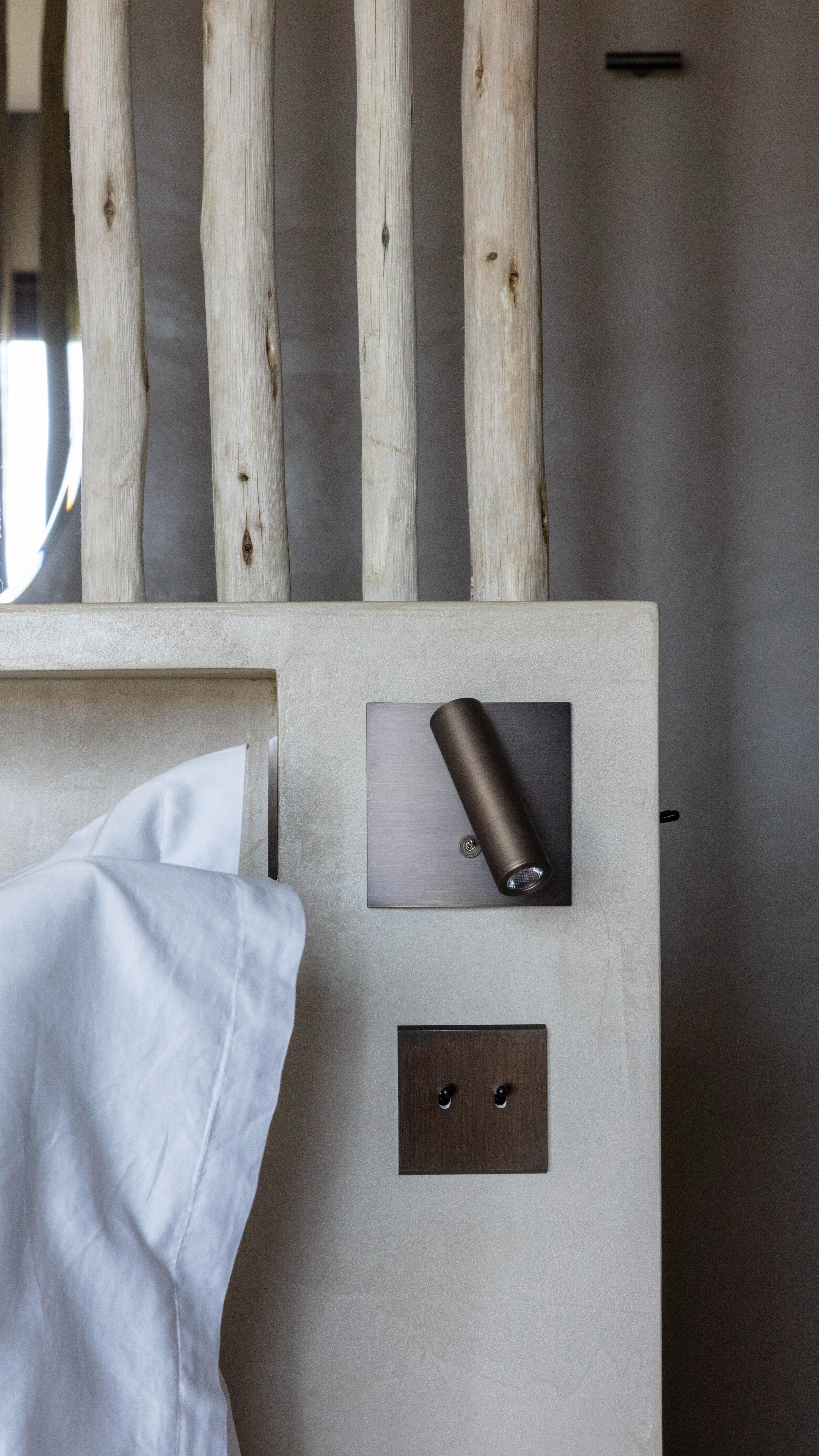 Très belle année 2026 à tous ✨
Merci infiniment pour votre fidélité depuis 10 ans.
Et un immense merci à nos artisans pour leur savoir-faire et leur talent, qui mettent chaque jour nos projets en lumière.
Retour sur notre parution France 3 :
Samedi 8 MARS 2025 🗓️ - Notre projet BELLEVUE est présenté dans l’émission « Intérieurs » sur @france3 📽️ , rubrique « La Visite » .
Un grand merci à toute l’équipe de France 3.
Retrouvez l’intégralité du reportage photos 📸 , sur notre site internet :
www.bc-ateliers.com
Merci également à tous nos partenaires
@atelier_bruneel @l_experienceceramic @titouanstaff @revert.menuiserie @lensemblier @lahay_associes