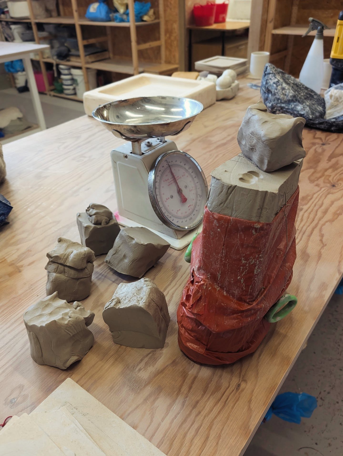 What a difference a couple hours can make
A few commissions to start off the year and a few items to start some shop restocks
#ceramics #pottery #potterylife @clayshedbristol