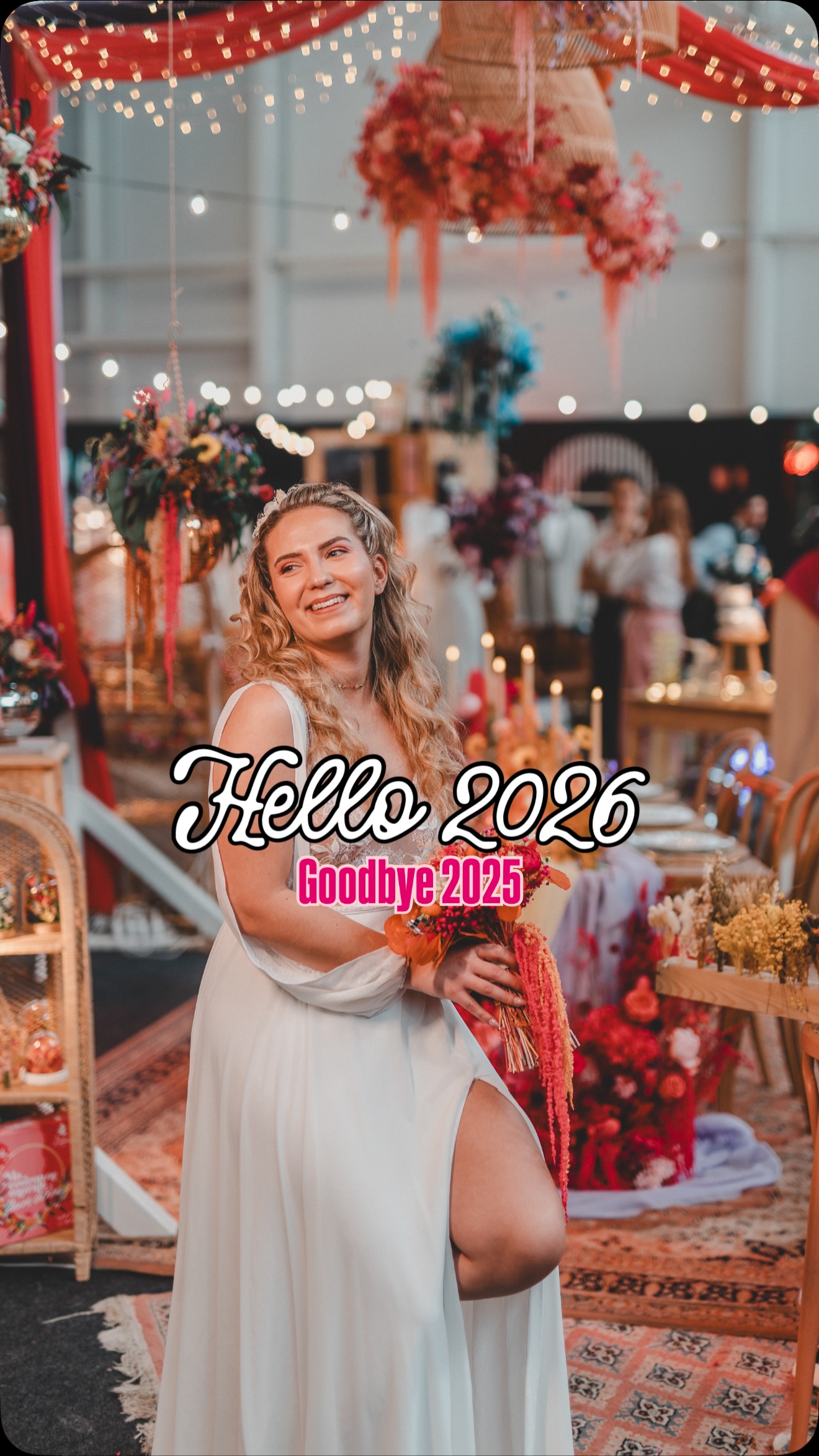 Goodbye 2025. Welcome 2026 ✨
2025 a été une année de transition. Une année de reprise, d’engagement, de décisions, d’élan. Une année où le Wild in Love a continué de vibrer, porté par une énergie collective plus forte que jamais.
Aujourd’hui, en entrant dans cette nouvelle année, nous avançons avec ce “nous” si précieux.
Le nous d’Aude et Déborah, bien sûr.
Mais aussi le nous de toute une communauté : exposants, partenaires, visiteurs, prestataires passionnés… Ceux qui font vivre le Wild, qui le nourrissent, qui lui donnent du sens 🤍
Quelque chose se prépare. Une suite. Une histoire qui continue de s’écrire, avec la même envie de faire les choses autrement, avec cœur et authenticité.
Merci d’être là. Merci de faire partie de l’aventure.
2026 se dessine doucement… et elle promet d’être chargée d’émotions ✨
Merci à tous nos partenaires de ♥️
@_unityevents
@samsonsurmesure
@chezmathilde_strasbourg
@Envolzen
@Norsam
@foesetjune
@fleurs_menthe_a_leau
@dessireve_illustration
@nicolas_m_photographe
@bichettesandco
@studio.onceuponaday
@lebasketcenter
@floreetzephyr
@sebastien.north
@didiercafetriporteur
@lrn19.pro
@oceanezaepfeloff
@la.perleevents
@photo_touch_miroir
@latelier_tchungle
@paula_sur_un_coin_de_table
@blandindelloye.mariage
@atelierchloeg.joaillerie
@inspiremulhouse
@ddayweddingplanneralsace
@north_sebastien
@audrey.girard_tatonkame
Et tous les autres depuis 10 ans ✨
#mariagealsace #wildinlovefestival #festivalmariage #salondumariage #mariage2026