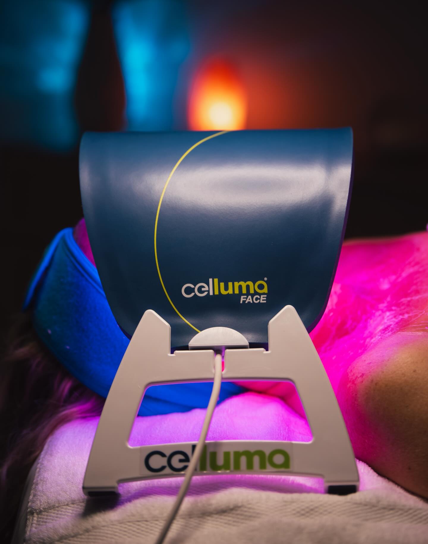 With the new 60 minute custom facials Celluma red or blue light therapy can be included in your facial with no extra cost!🌹🪼
Red light helps boost healing, lowers inflammation, and builds collagen to help with aging and scarring
Blue light helps to kill acne causing bacteria below the surface, calm inflammation and balance the oil glands
Let me know before we start your facial if you’d like to include LED in your session!✨