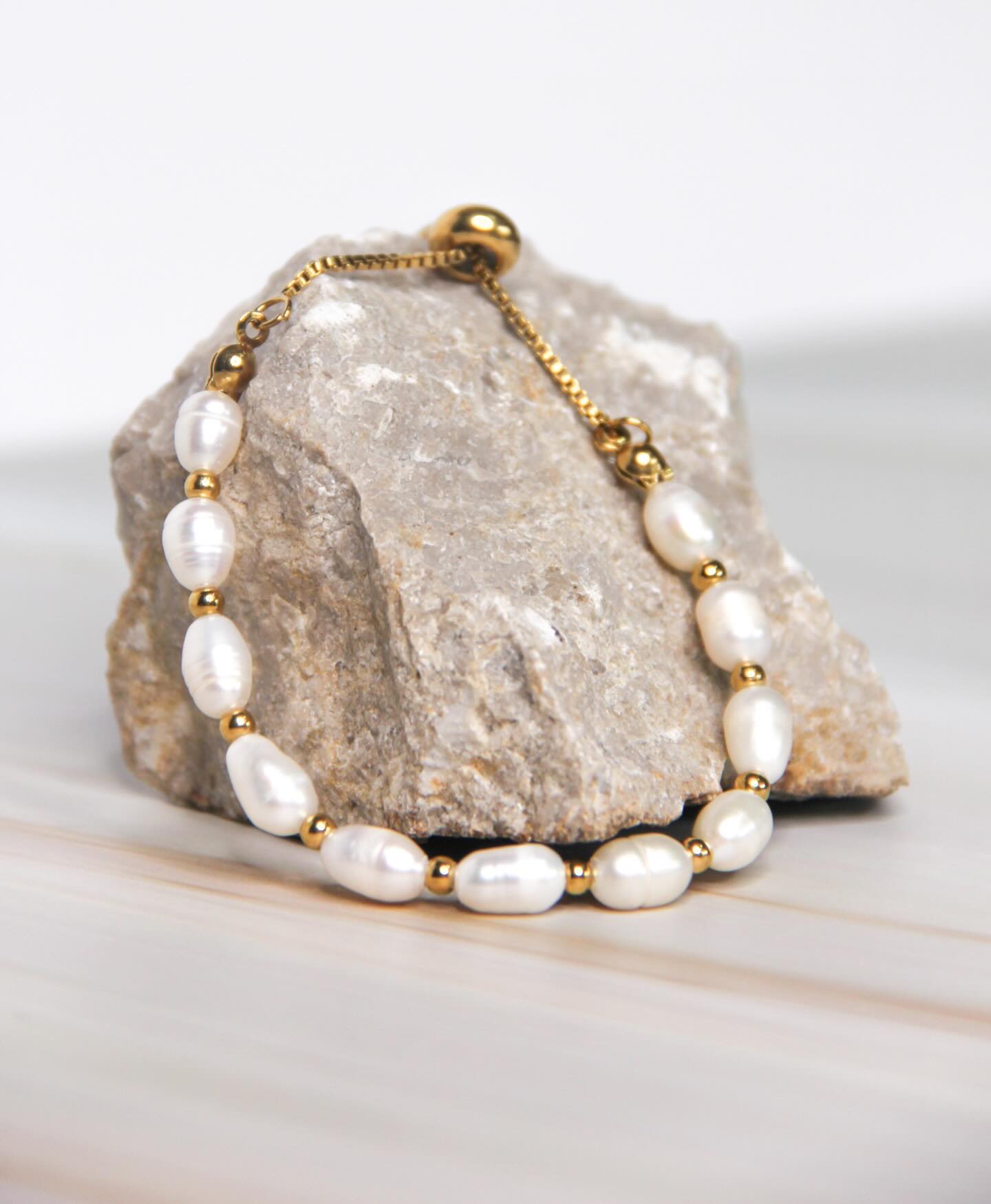✨ Timeless elegance in every detail — delicate pearls paired with golden accents for an effortlessly classic look.
#jewellery #braclets #pearl #love #fyp