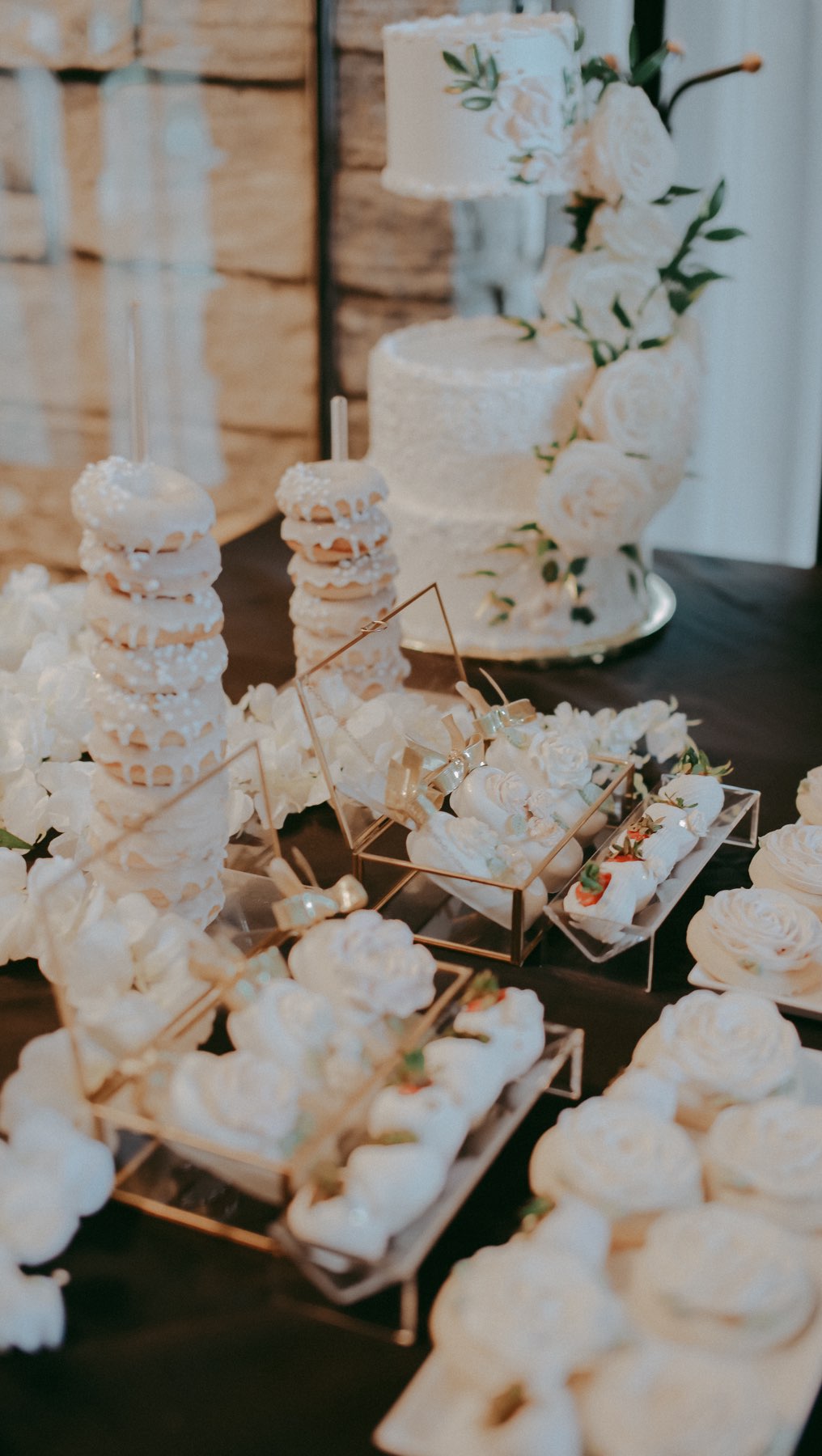 Some weddings are remembered for the dress.
The music.
The flowers.
And then there are the ones where guests say,
“Can we talk about the dessert?”
Because a great cake isn’t just pretty — it’s part of the experience.
And a thoughtfully curated dessert bar? That’s where the magic lingers.
If you’re planning a 2026 wedding and want a dessert moment your guests will still be talking about on the drive home… you’re in the right place.
Inquire via the link in my bio