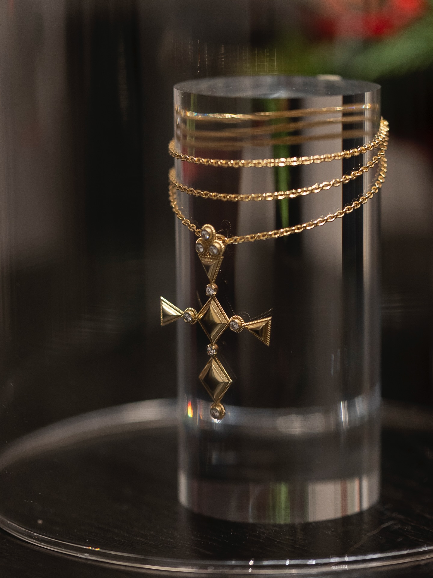 A symbol of faith & love • Byzantine Baptism Cross in yellow gold with diamonds✨
#mkfinejewelry #bespokecreations #custommade #diamonds #baptismcross