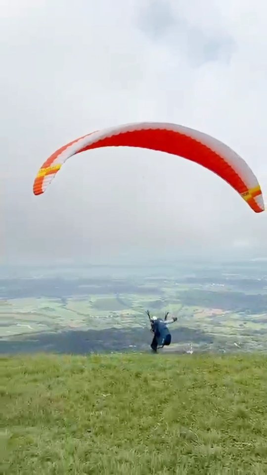 warm up flight before the thermals hit in ⬆️
@highadventure.ch
#highadventure #beamer3 #stayincontroll #creativepilots #ha