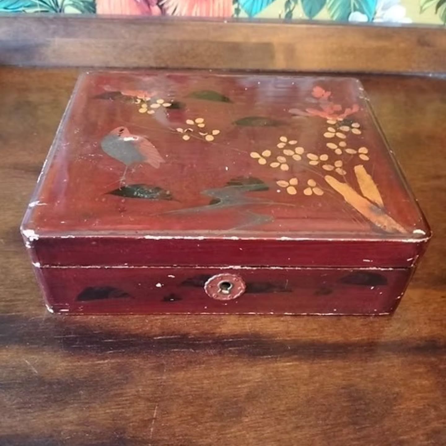 Vintage Chinese red lacquered box with hand painted bird decoration | https://share.google/ttDwC8HpnbKMUfV8W