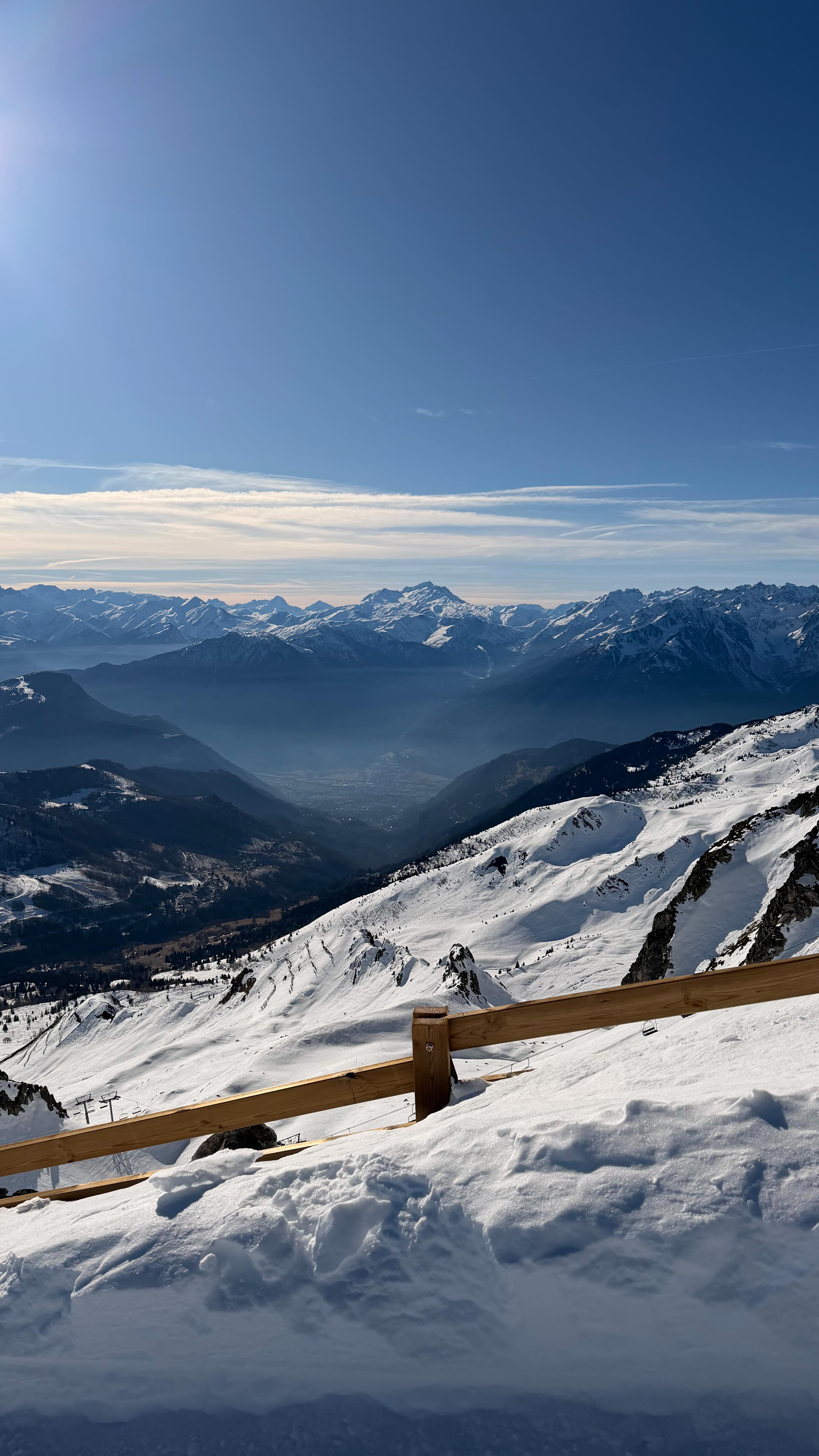 European all-inclusive vs. US à la carte: which ski trip wins for families?
🇪🇺 Europe: everything included, ski school sorted, no hidden costs
🇺🇸 US: flexibility to choose, familiar territory, easier logistics
The truth? European all-inclusive = ultimate convenience
(when you avoid peak weeks). US à la carte = control over every detail.
We chose Valmorel 🇫🇷and here’s the catch: book outside festive/spring break or service suffers because of the crowds. But off-peak? Game changer and great value for families.
💬 Team Europe or Team US? Tell me where you’re skiing this year
📍 Save this if you’re planning a family ski trip