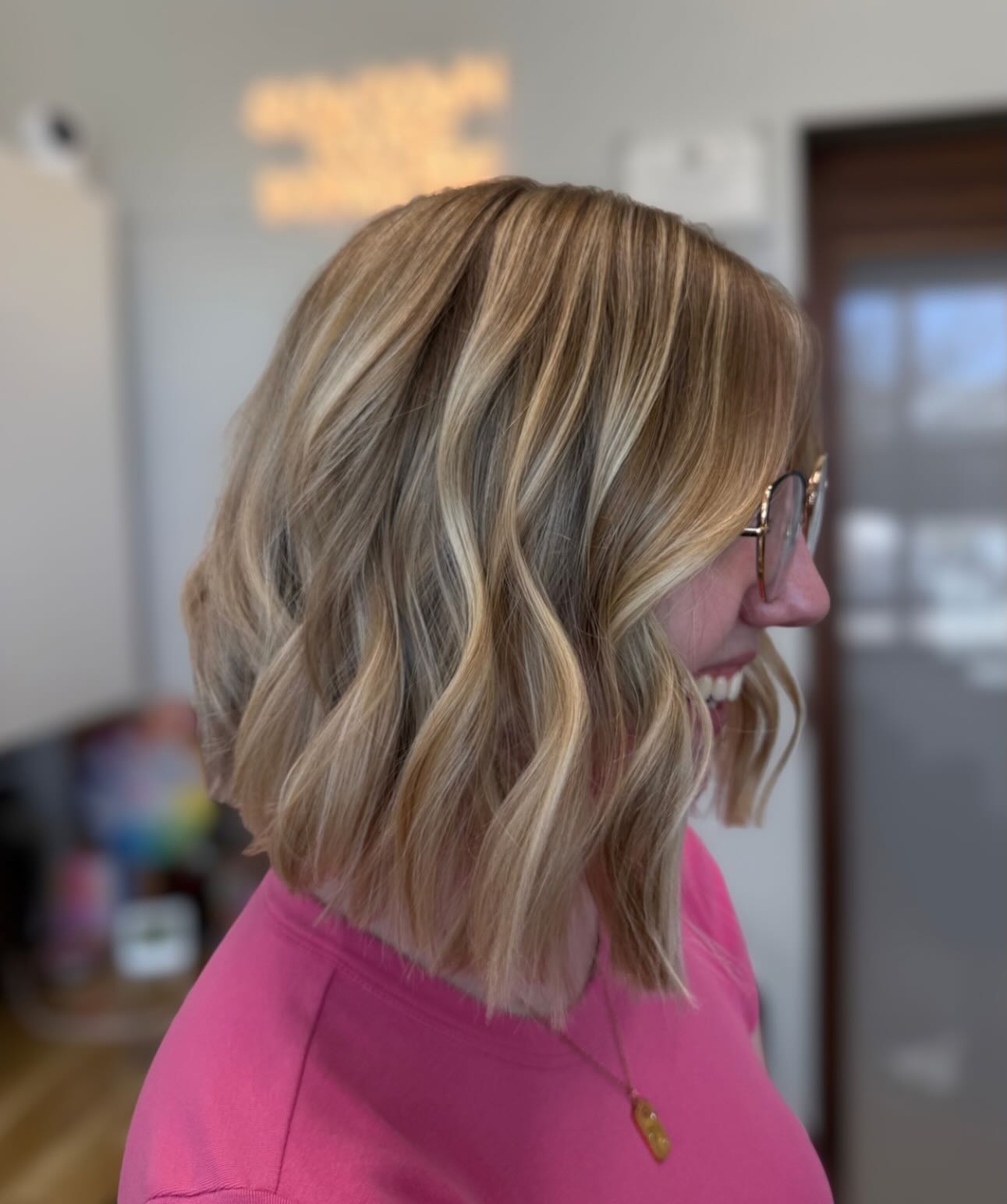 If you need me I’ll just be here looking at how STUNNING this hair is.
Truly I cannot handle how good this gorgeous blonde came out.
Have you booked your new years refresh?? I can’t wait to see you in my chair soon 🥰
#woodlandshairstylists #woodlandssalon #conroehairsalon #conroehairstylist #montgomeryhairstylist