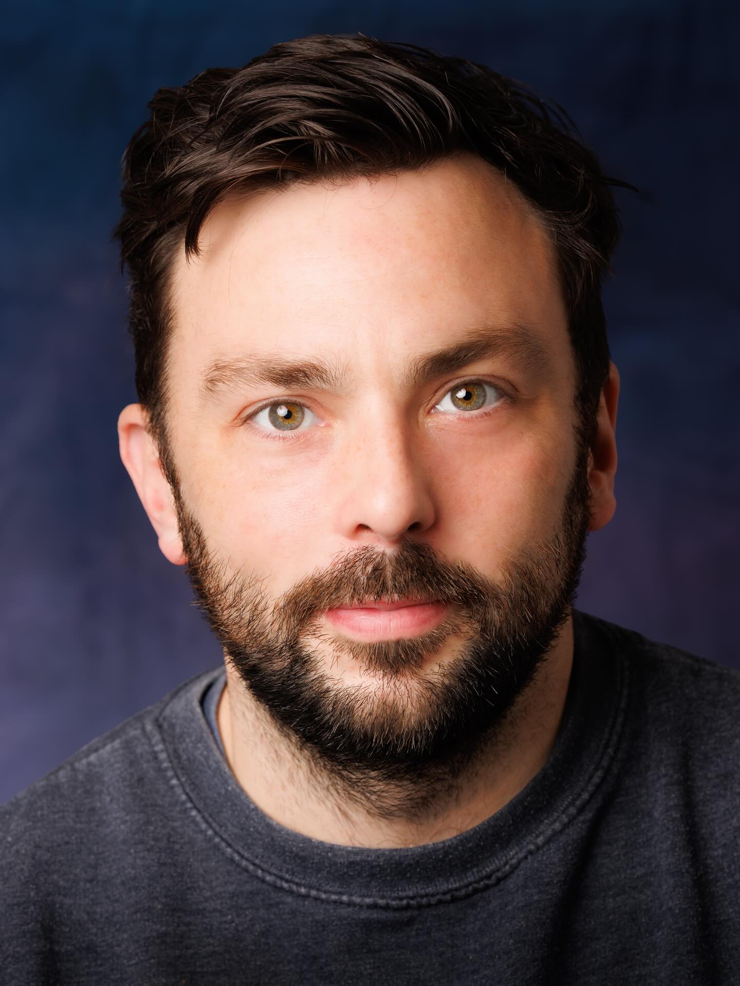 New Year, New Headshot for Sam.
πΈ