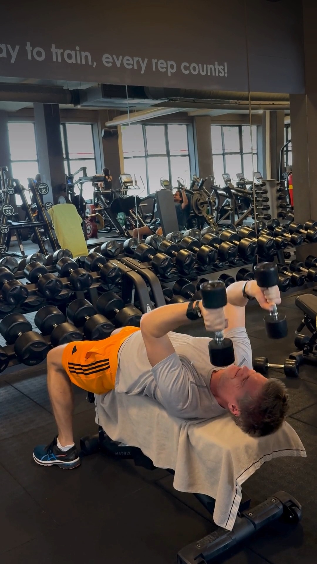 Goede voornemens? Wij helpen je ze vol te houden!
Geen eindeloos zoeken meer naar de juiste gym: bij Life & Kicking krijg je boutique-kwaliteit, persoonlijke begeleiding en alles-in-één toegang zonder extra kosten.
50+ groepslessen: van HYROX tot kickboksen tot yoga.
1e maand nu voor €49,90 (link in bio!)
#lifeandkicking #lifeandkickingcommunity #ijburg #sportschool #goedevoornemens #amsterdam