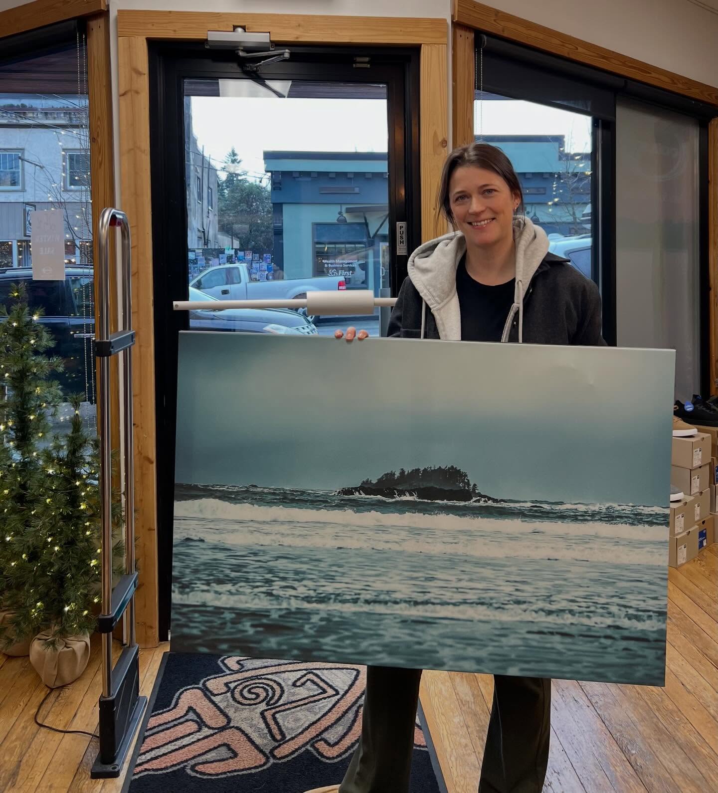 In case you missed our stories, we are so delighted to partner with @_meredith__rose_ to giveaway a canvas print and an Anian Relaxed Melton!
Don’t you just love the canvas @metcalf.v chose ♥️!!!