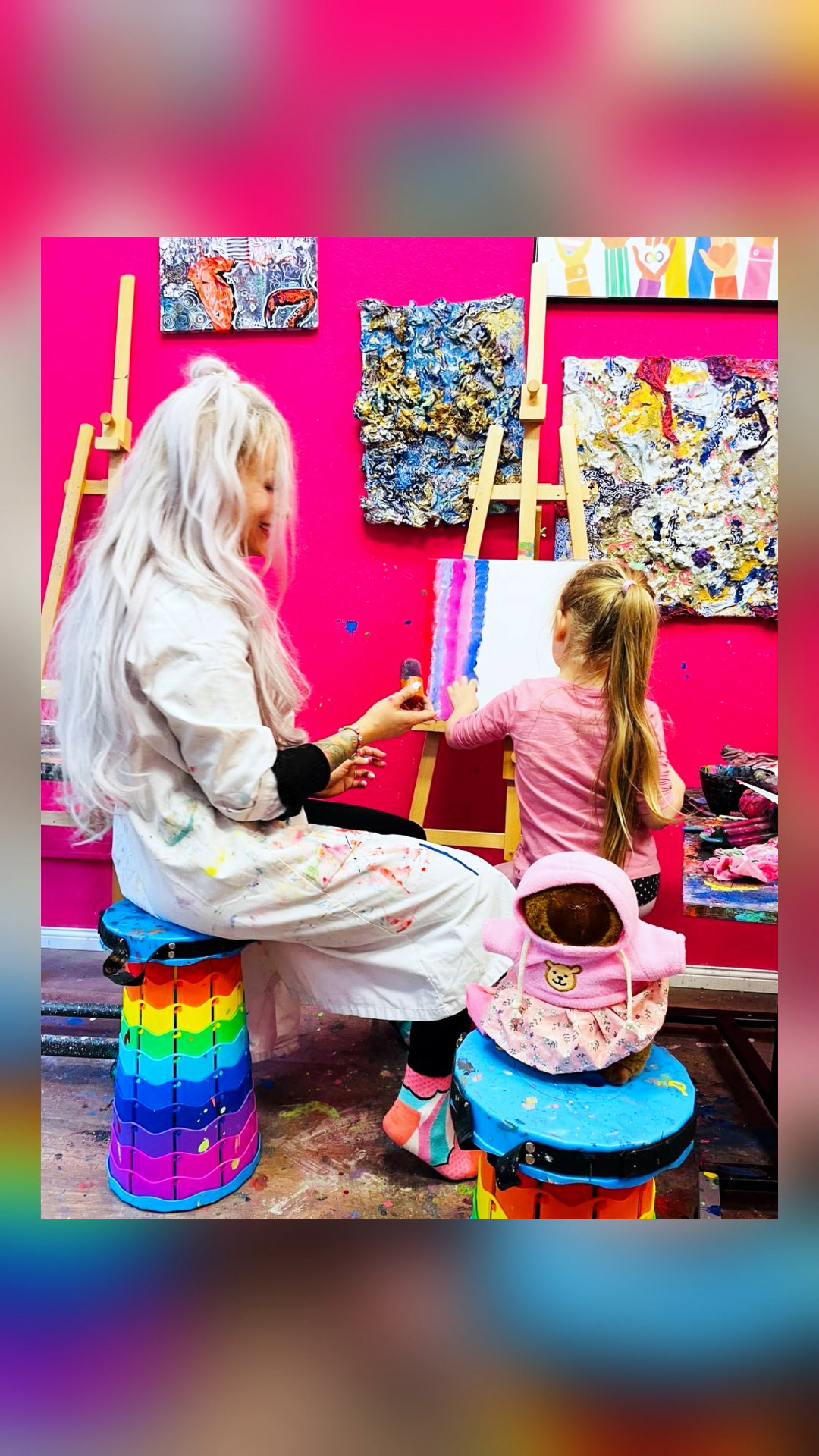 Gemeinsam malen, lachen, eintauchen.🎨
Beim Eltern-Kind-Malen im Atelier cocon coloré habt ihr zeit miteinander kreativ zu sein und das mit ganz viel Spaß.
✨ Übrigens: Dieses Format könnt ihr auch als privates Event bei uns buchen.🙂
https://www.coconcolore.com/eltern-kind-malen
#ElternKindMalen #ElternKindZeit #kreativmitkindern #malenmitkindern #atelier #familienzeit