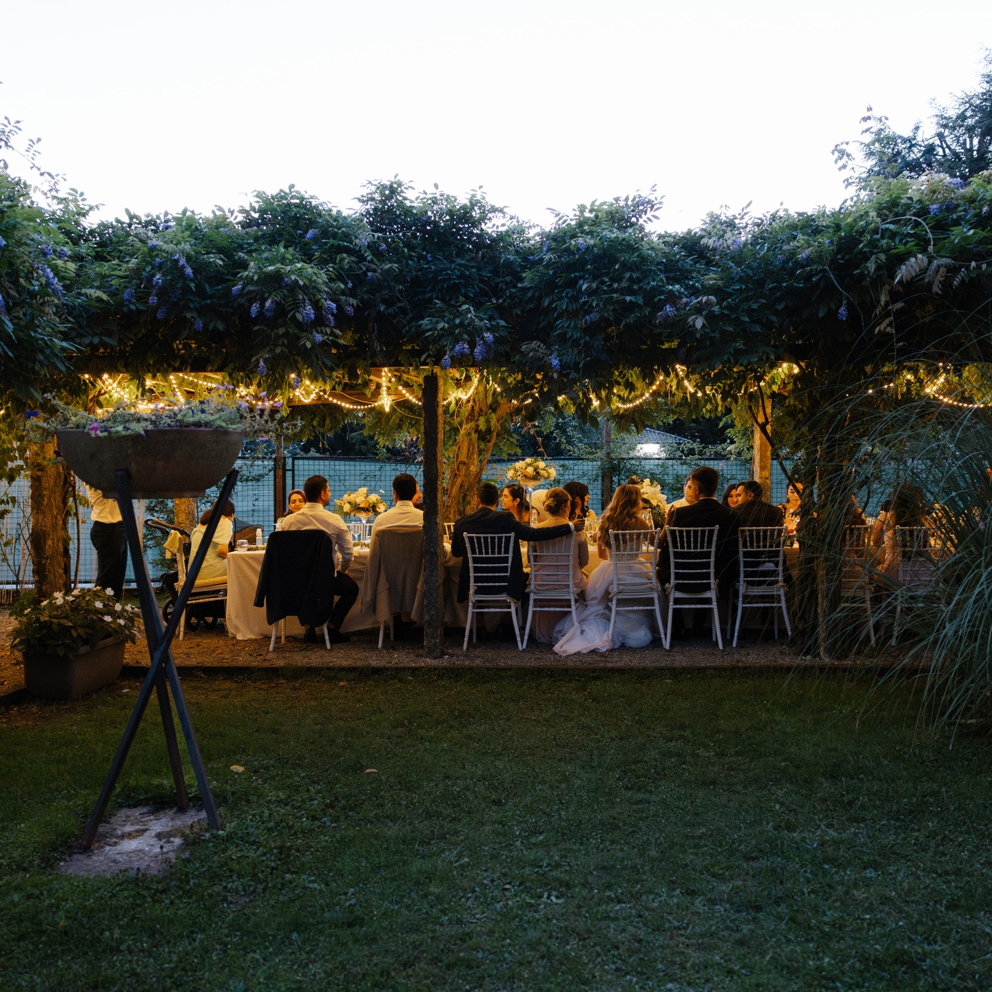 When the light softens and the table fills with familiar faces,
something changes.
Laughter becomes quieter, conversations last longer,
and the world gently steps back.
This is where a wedding stops being an event
and becomes a memory that lives on.
Not perfect.
Just deeply real.
Natalia
✨ Villa Sofia – Sirtori
#intimatewedding #destinationweddingphotographer
#celebration
@neda_mhmdi @richi_volpi