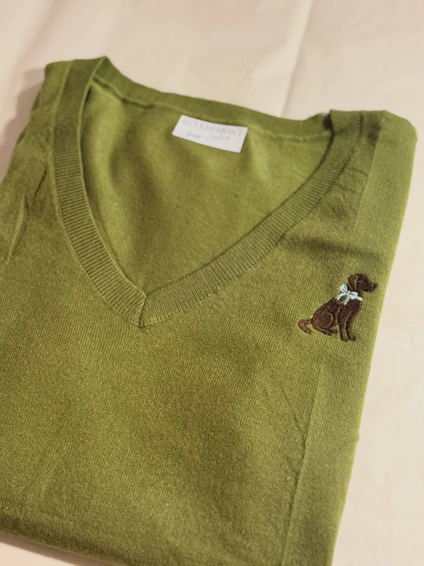 Taking your dog everywhere you go! #riverfrontdesigncreations #customembroidery #petembroidery #petlovers #embroidery