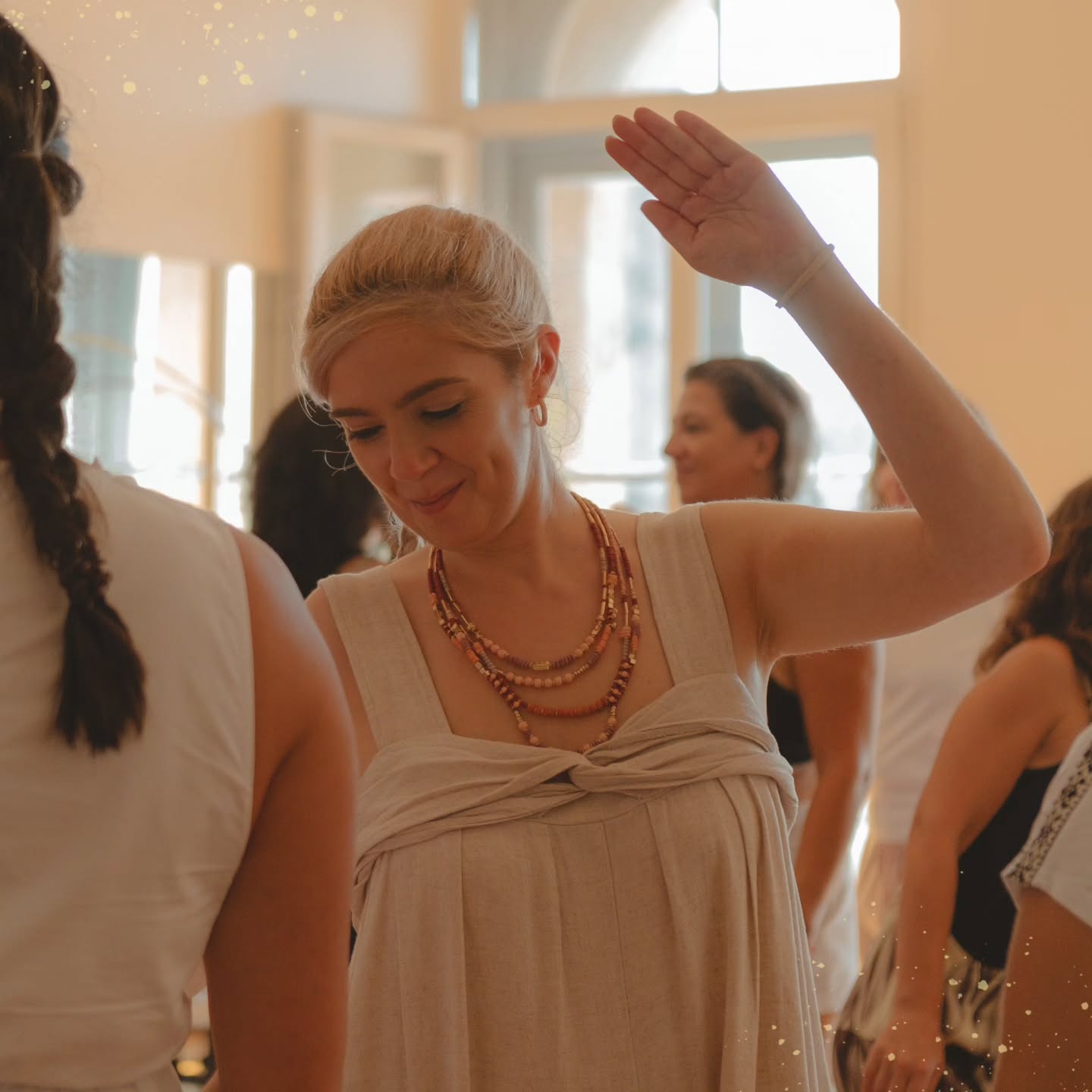 Hoje abrimos um espaço online de Partilha, esclarecimento e Movimento! 🍀
Um momento para perceber cada um dos percursos, ouvir ex-alunas, sentir qual deles faz sentido para ti, se algum fizer. 🌱
O Corpo fará parte da decisão. 🩰
Sem compromisso. Só presença, escuta e clareza. 💕
Hoje. Online. 💻
Link na bio 🔗
Se não podes estar presente mas gostavas de ter informações. Escreve para nós. 🙏🏻
Com Amor, ♥️
Lisa
Partilhem para que mais gente se possa juntar!
📸 @soulcreations_studio
Agenda
Especialização em Movimento Terapêutico
5ª edição / Janeiro a Maio - Porto
Inscrições abertas
Facilitador em Movimento Consciente & Dança Expressiva
2ª edição / Março a Maio - Online
Inscrições abertas
- Link na bio -
#movimentoterapeutico #dançaterapia #movimentoconsciente #presença #autenticidade almaecorpo lisabompastor espiritualidadefeminina terapiadocorpo psicologiacorporal mindfulmovement