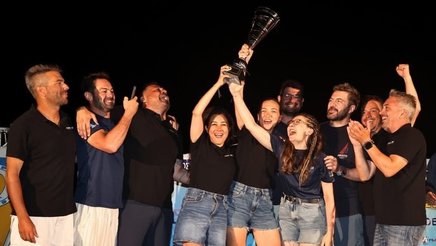 Ne sezon ama!!!😎😎😎
2025 sezonu ulusal ve uluslararası birçok başarıya imza attığımız ve uluslararası tecrübemizi arttırdığımız bir yıl oldu.🏆🏆🏆
2025’in unutulmaz anları:
- @rodoscup Racing A sınıfında şampiyonluk.🥇🇬🇷
- @sailturkiyeracing CBUYY 2025 Trofesi ORC Club Overall 2.🥈🇹🇷
- @xyachting Gold Cup’ta kazanılan tecrübe.💪🇩🇰
- @istanbulyelken1952 Donanma Kupası’nda kırılan 19,4dm hız rekoru.🚀
2026 sezonunda bizi takip etmeye devam edin.😎💪🏆🚀