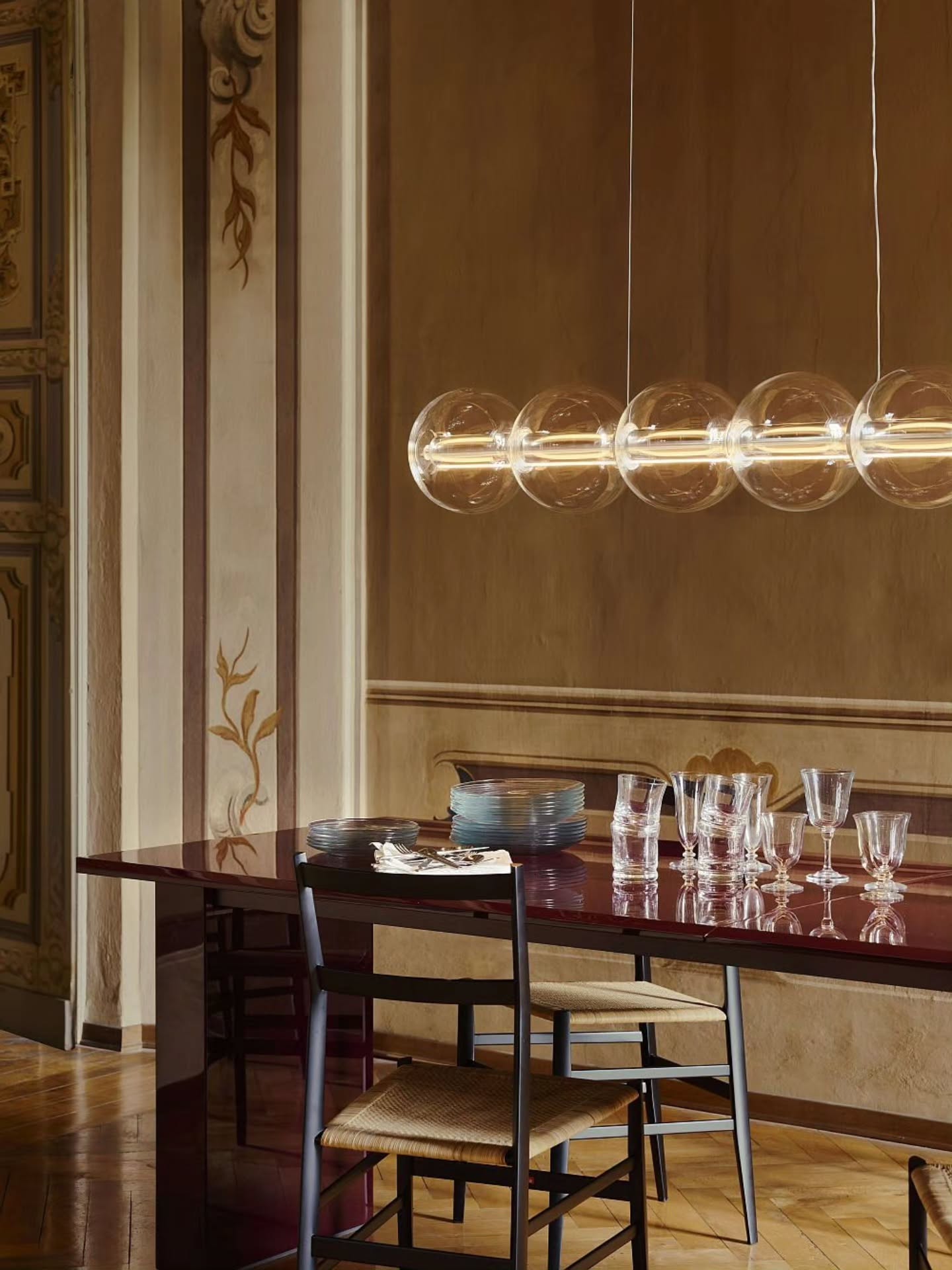 @flos presents Luce Sferica, a delicate lighting creation that finds profound beauty in its absolute simplicity. This luminous body distills a poetic sensibility into a design that evokes the image of raindrops resting on a wire or soap bubbles suspended in the air. Whether hanging alone or in a sequence, Luce Sferica balances a striking scenographic presence with a sense of weightlessness. The design features ultra-thin, hand-blown borosilicate glass spheres threaded onto a polished aluminum rod, ensuring both exceptional transparency and lasting durability. Each sphere is subtly unique, uniting industrial precision with artisanal techniques to create a refined medium for light. The integrated LED strips provide versatile illumination, directing light both upwards and downwards, which can be easily adjusted via a dimmer switch located at the end of the fixture. Design by @ronanbouroullec #Flos #LuceSferica #RonanBouroullec #HektorLight #valgusealgus #LightingDesign #ModernInterior #ContemporaryDesign #Minimalism #InteriorInspiration #LuxuryLighting #DesignExcellence #HandBlownGlass #ArchitecturalLighting #InteriorDesign #decorativelighting #designlamps #interiordesignideas #homedesign #interiorstyle #homelighting #modernlighting #moderndesign #lighting #design #interior #lamps #architecture #homestyle