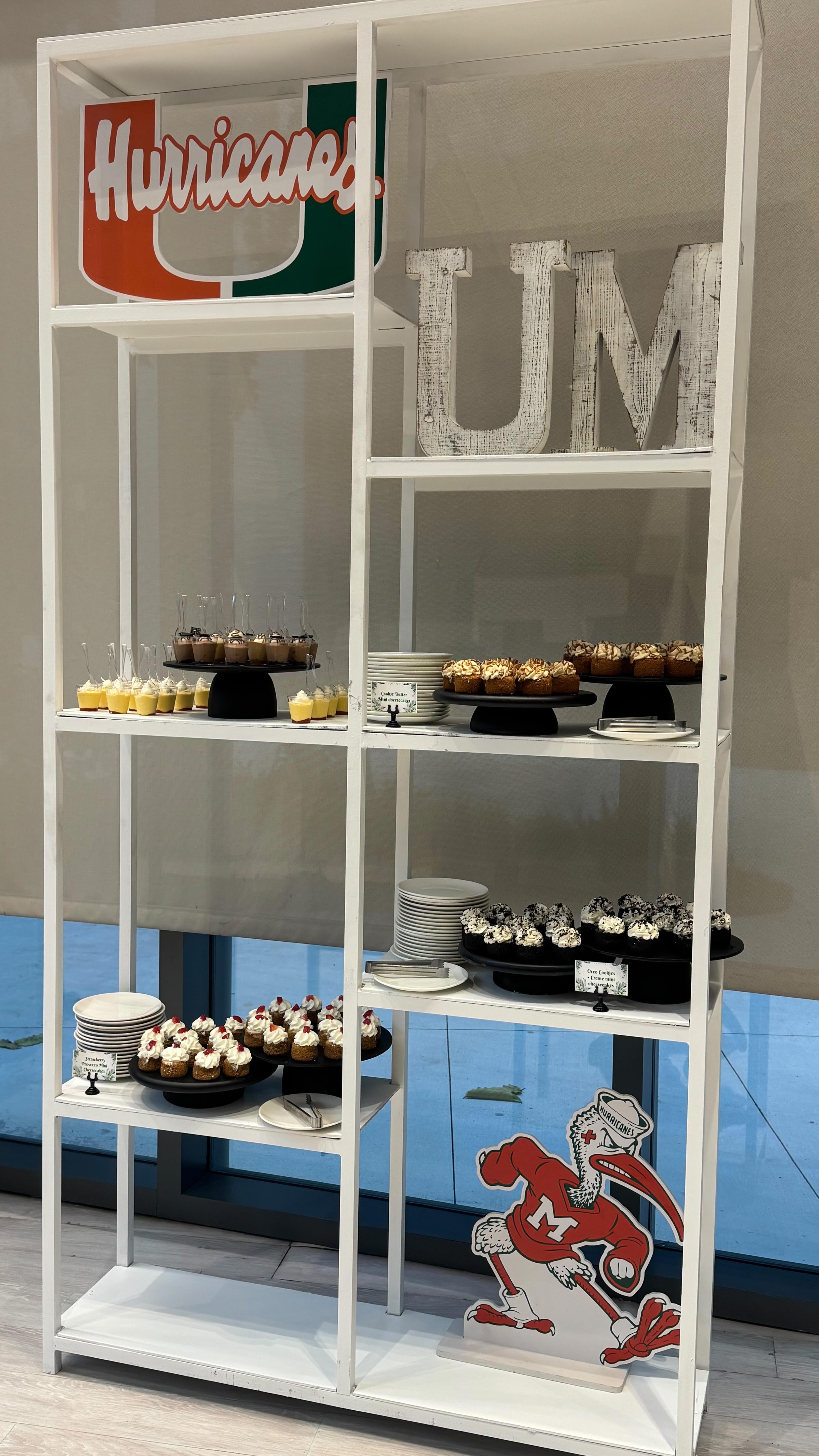 Chef-carved steak + pasta tossed in a Parmigiana wheel… 🔥🔥🔥
Last night’s Women’s Basketball Dinner was an elevated experience from start to finish 🏀✨
🥩 Carved flank steak + chimichurri
🧀 Parmesan wheel pasta station
A whole vibe 🧡💚
#InStyleCatering #UMEvents #MiamiCatering #WomensBasketball