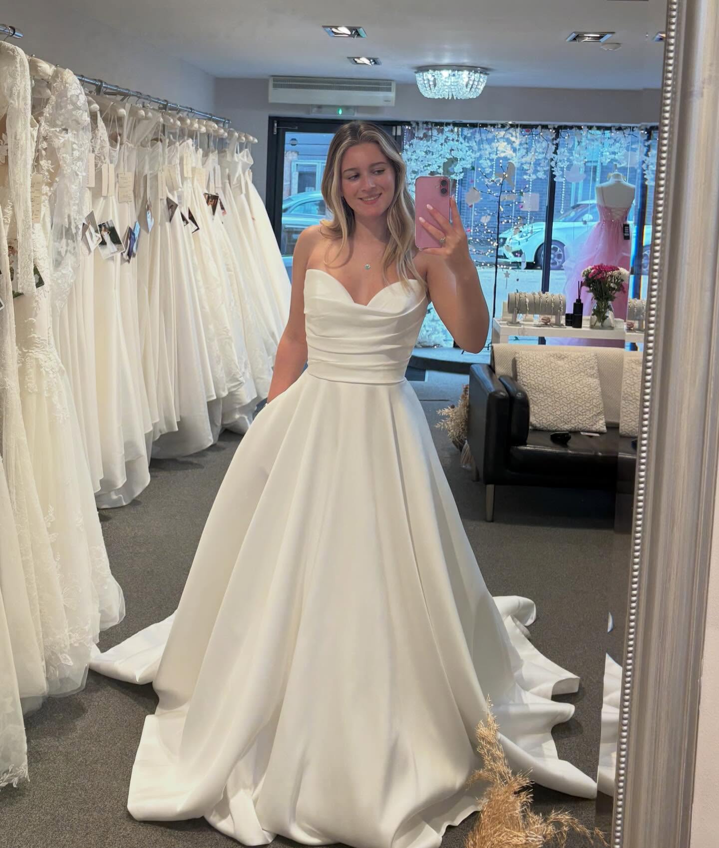 Wishing our beautiful Ava the happiest of birthdays โฆ 19 today!! So helpful and friendly, sheโs always a pleasure to be around xxx ๐๐๐๐ฅ๐