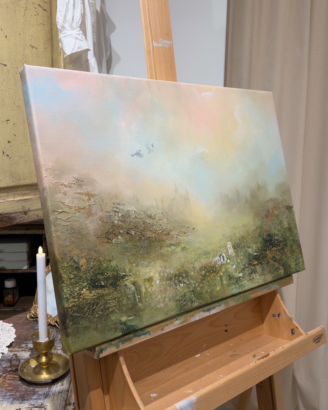 Two sides of me atm: one loves bold metal leaf bases and contrast, the other leans toward serene, dreamy landscapes with barely any metallics. Swipe to see the process 😍👉🏽
Commissioned painting
acrylics on canvas
50 x 70 cm
#slowlifestyle #semiabstractart #artinspiration #landscapeartist #relaxing #serenity