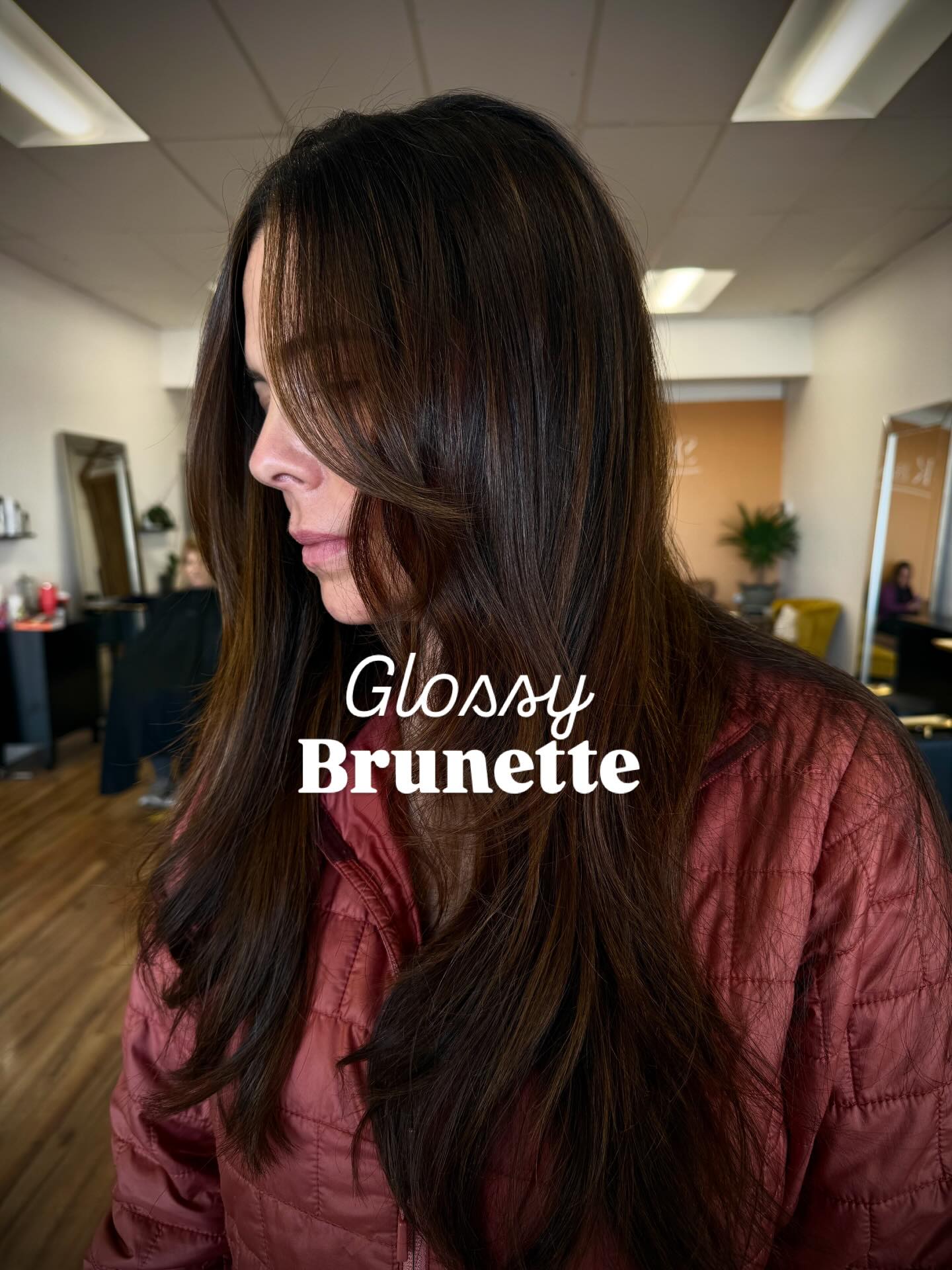 ✨Soft Dimensional Luxury ✨
Sending all the brunettes into 2026 glossy and shiner then ever!
Enhacing that old brown color from dull and dense to shiny and breathtaking!
@kmb_styling
@redken
@redkenpro
@getgoldielocks
@lorealpro
@laced.hair.care