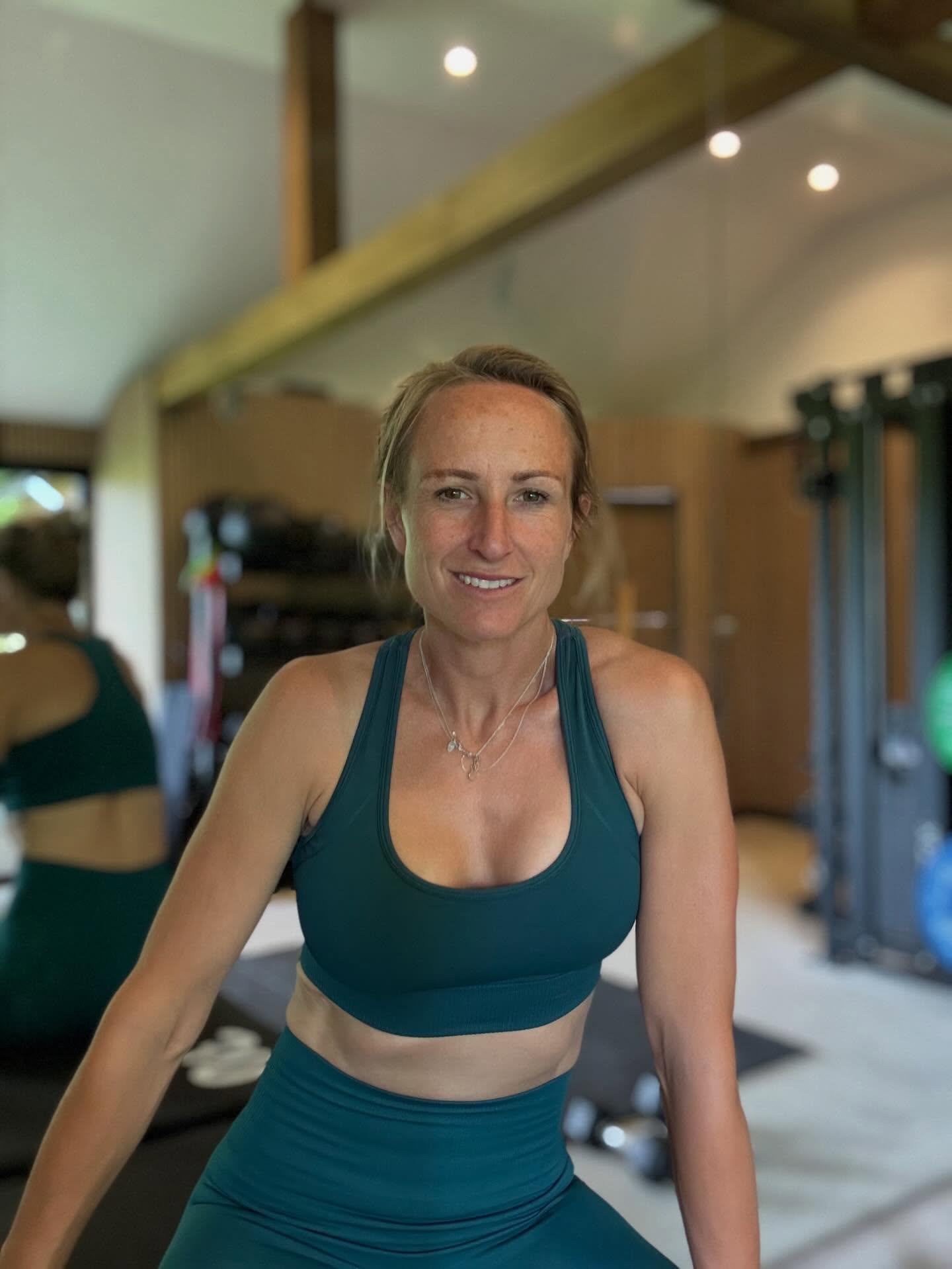 I’ve been a personal trainer for over 15 years.
I’ve trained women through:
✔ busy careers
✔ injuries
✔ confidence rebuilds
✔ hormonal shifts
✔ menopause and beyond
And now, being in my 40s myself, I understand this phase from both sides 💪🏻 professionally and personally.
This online coaching isn’t a generic programme.
It’s built on:
• Strength training that supports hormones
• Joint-friendly progressions
• Outdoor / home-based options
• Mental and emotional wellbeing (not just aesthetics)
This is training for women who want to feel strong, capable, and at home in their bodies again.
#womensfitnesscoach #fitnessover40 #onlinepersonaltraining #onlinepersonaltrainer #womensfitness