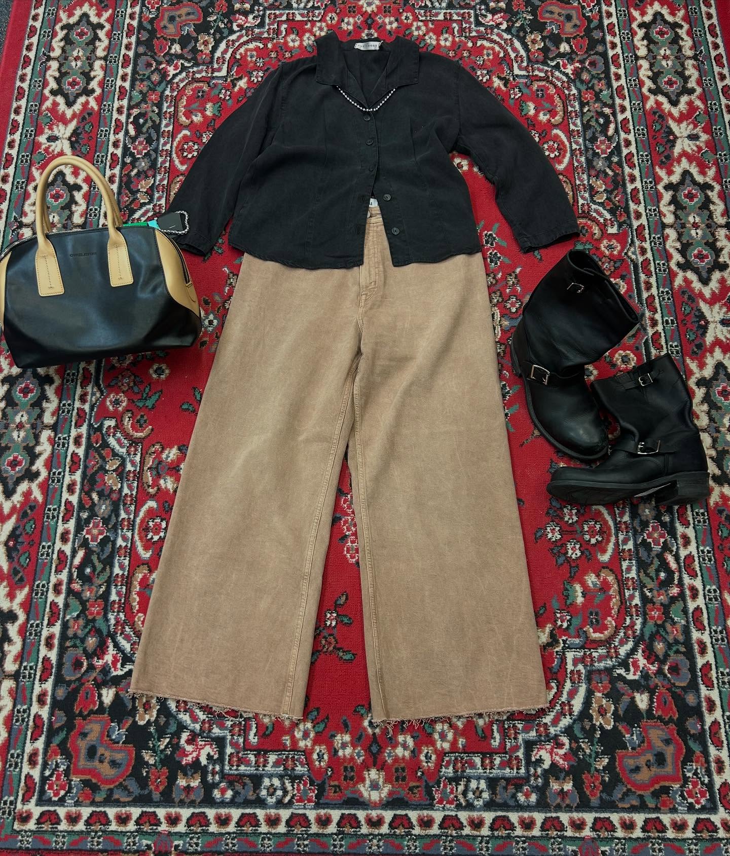 Another one from Ella - she only made this post a couple of days ago but that purse sold yesterday lol. Move fast!!! Everything else is available ❤️🙏 #couchsaleswithldr #ldrstaffpicks
DETAILS:
Boots-Frye - $119- size 9
Pants- Pistola-$29 - Size 31
Top - Cut Loose- $26- Size Small
Necklace - $23
Bracelet - $17