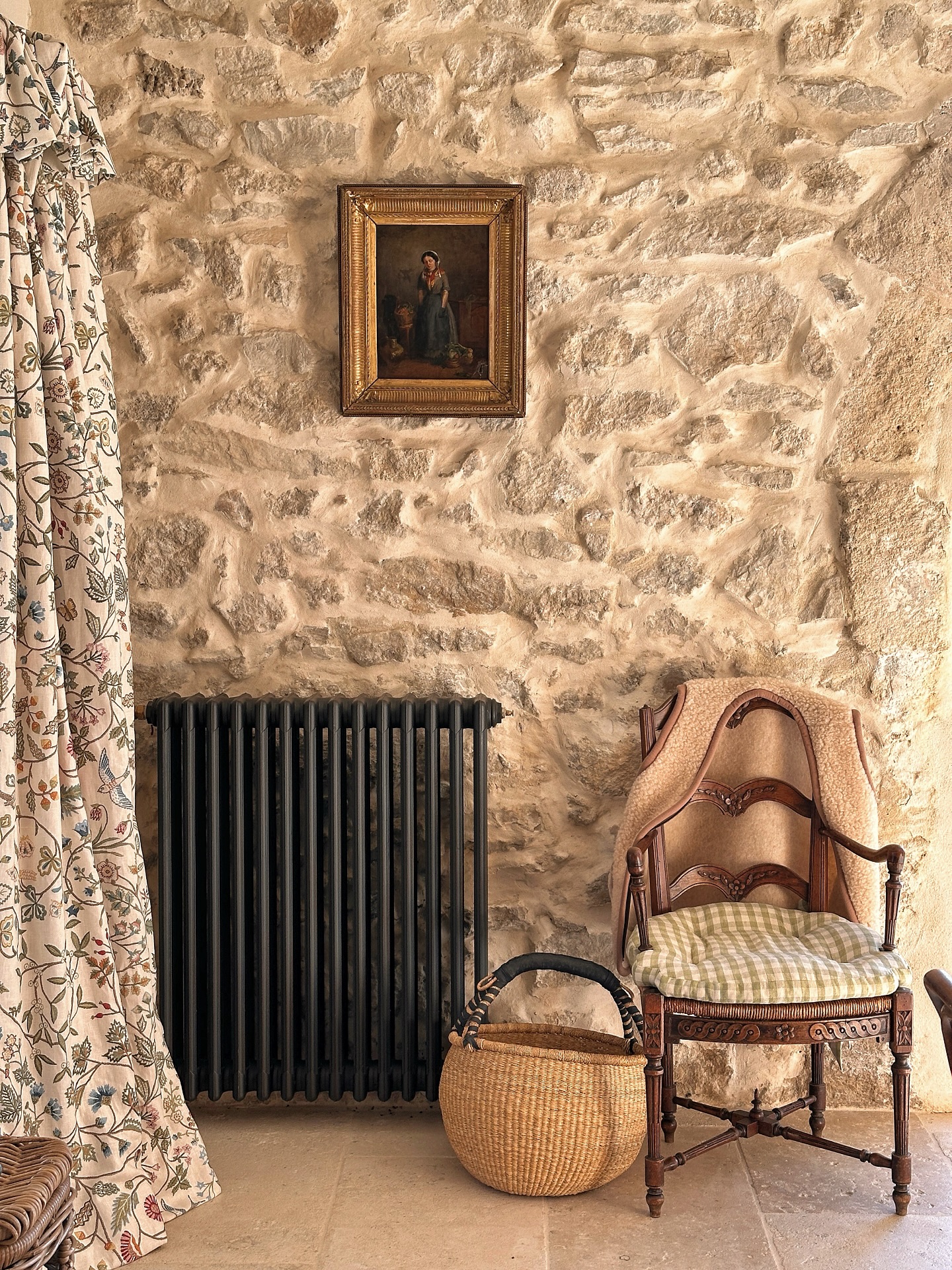 Thereās a stillness in the air and a calmness walking into the New Year. Corners of home in Provence š«š· #vivietmargot