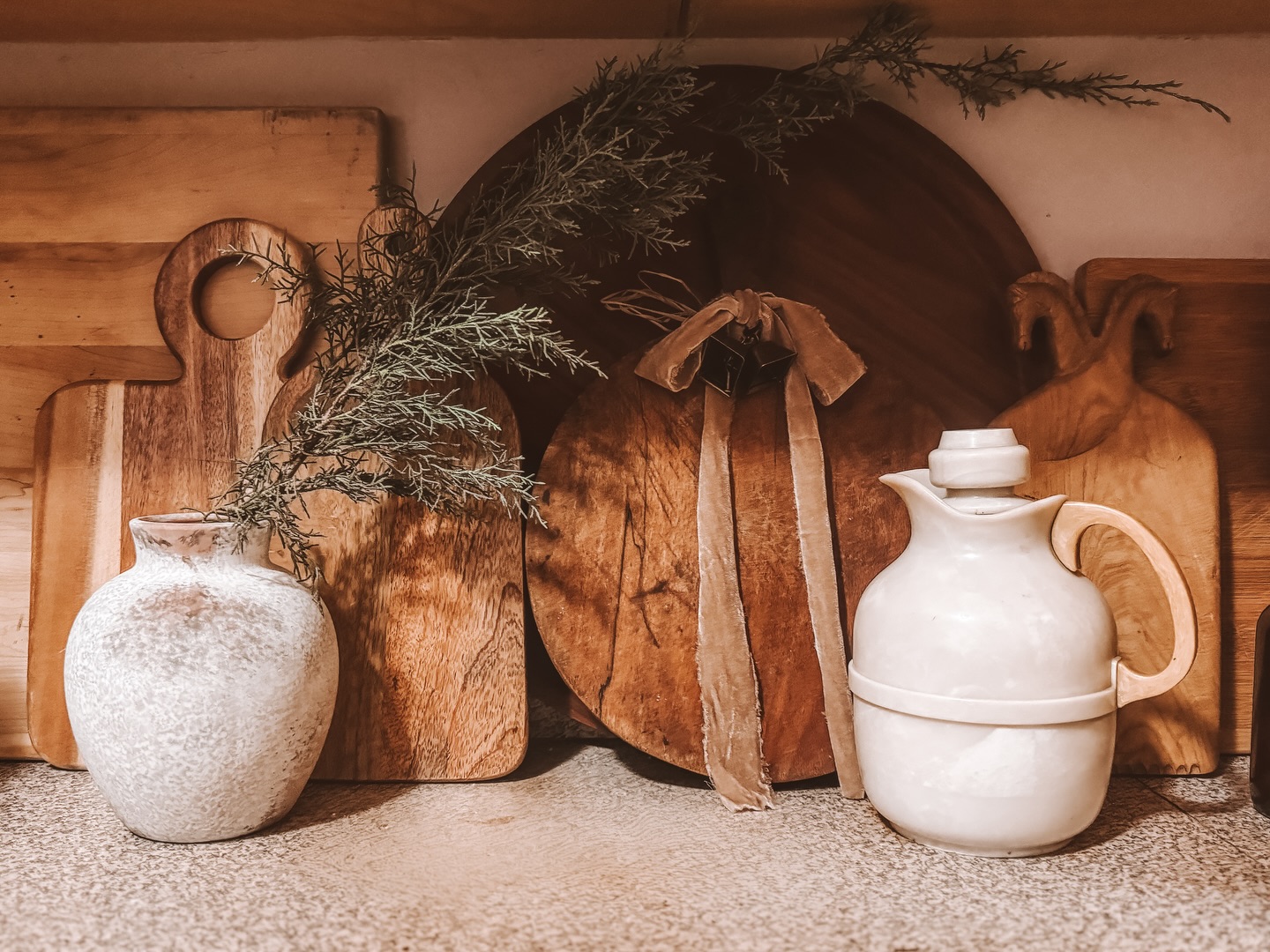 Gave my kitchen a vintage charcuterie board backsplash glow ✨
#VintageKitchen #CharcuterieBoards #CozyKitchen #KitchenGlowUp #RentalFriendly