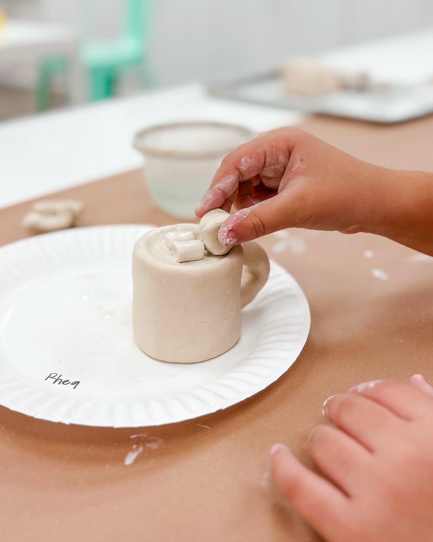 NEW CLASS ALERT! CLAY PLAY!
If your child likes to get their hands messy and sculpt with clay, this class is for them! Join us once a month for a fun afternoon of making and creating with clay. Participants will enjoy an afternoon snack (popcorn & lemonade) and learn clay hand-building techniques while forming a darling seasonal sculpture.
Our first “Clay Play” will be on Friday, January 23 from 4:00-5:30 PM. Open to artists ages 6-12. Come join the messy fun!
Link in profile to website - select Clay Play from menu & enroll!