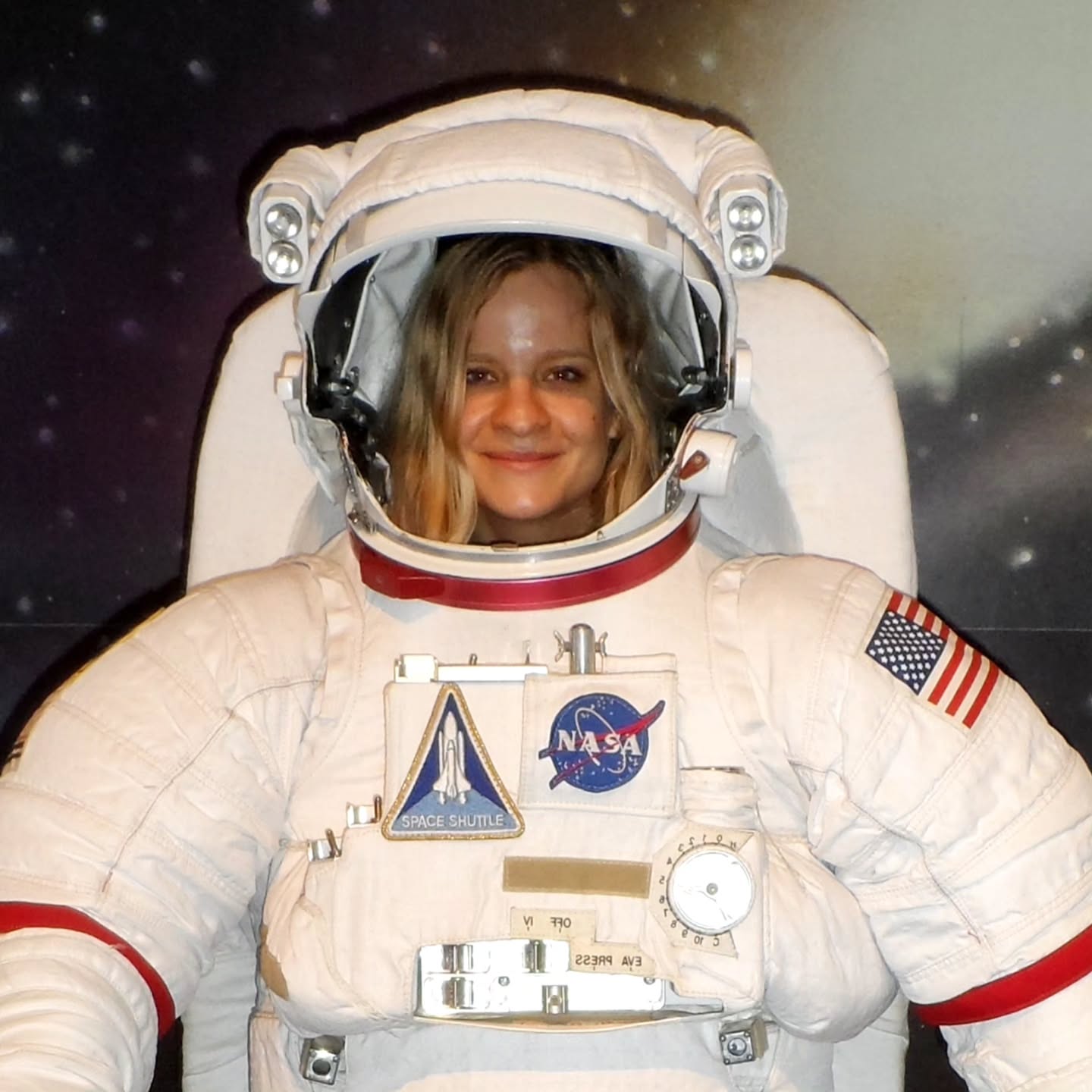 I have dreamt about working for NASA since I was a little girl. Once I made it to @nasa at the age of 21, as a visiting researcher, things were a bit different to what I expected 😅.
On one hand, the NASA Jet Propulsion Laboratory @nasajpl had amazing technologies that I couldn't imagine as a child, like the Curiosity rover that was being developed at the time (and my work that was related to its mission to Mars). On the other hand, I received my first paycheck after a few months there, forcing me to be homeless until I received it... while working at NASA. What irony 😅.
These are some of the topics we discussed with Jeff Nosanov on his Space Madness Podcast Episode 32: From Homeless at JPL to the Highest Peaks on Earth 😊.
Here is more information about it:
"In this episode of the Space Madness podcast, Dr. Michaela Musilova shares her inspiring journey as an astrobiologist and analog astronaut. From her early fascination with space to overcoming challenges in her education and career, Michaela discusses her research on extremophiles and their potential for Mars colonization. She reflects on her experiences at Caltech, leading analog missions, and the evolution of science communication in the digital age. Currently, she is working on the Astro 7 Summits project, which combines astrobiology research with climate change awareness, as she climbs the tallest mountains on each continent."
If you would like to listen to/watch the podcast, you can find it here (the link is in my bio too):
➡️ https://bit.ly/Michaela_SpaceMadness
@spacemadnesspod
#NASA #NASAJPL #podcast #childhooddream #AWomanFromMars