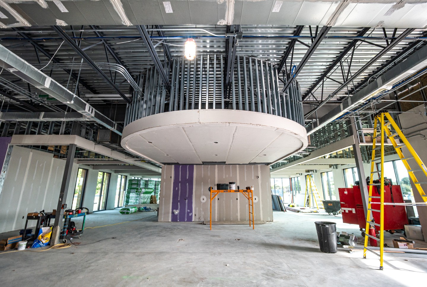 ✅ It’s been a bit since we checked in at the State Employees' Credit Union project in Kinston. 🏦 JC and the team has been framin’ and hangin’ – and it’s all starting to come together beautifully! ✨More updates to come as the project gets closer to completion. 🎯
#construction #drywall #drywallfinish #metalstuds #metal #development #buildingthecarolinas #drywallnation #subcontractor #buildingthecarolinas