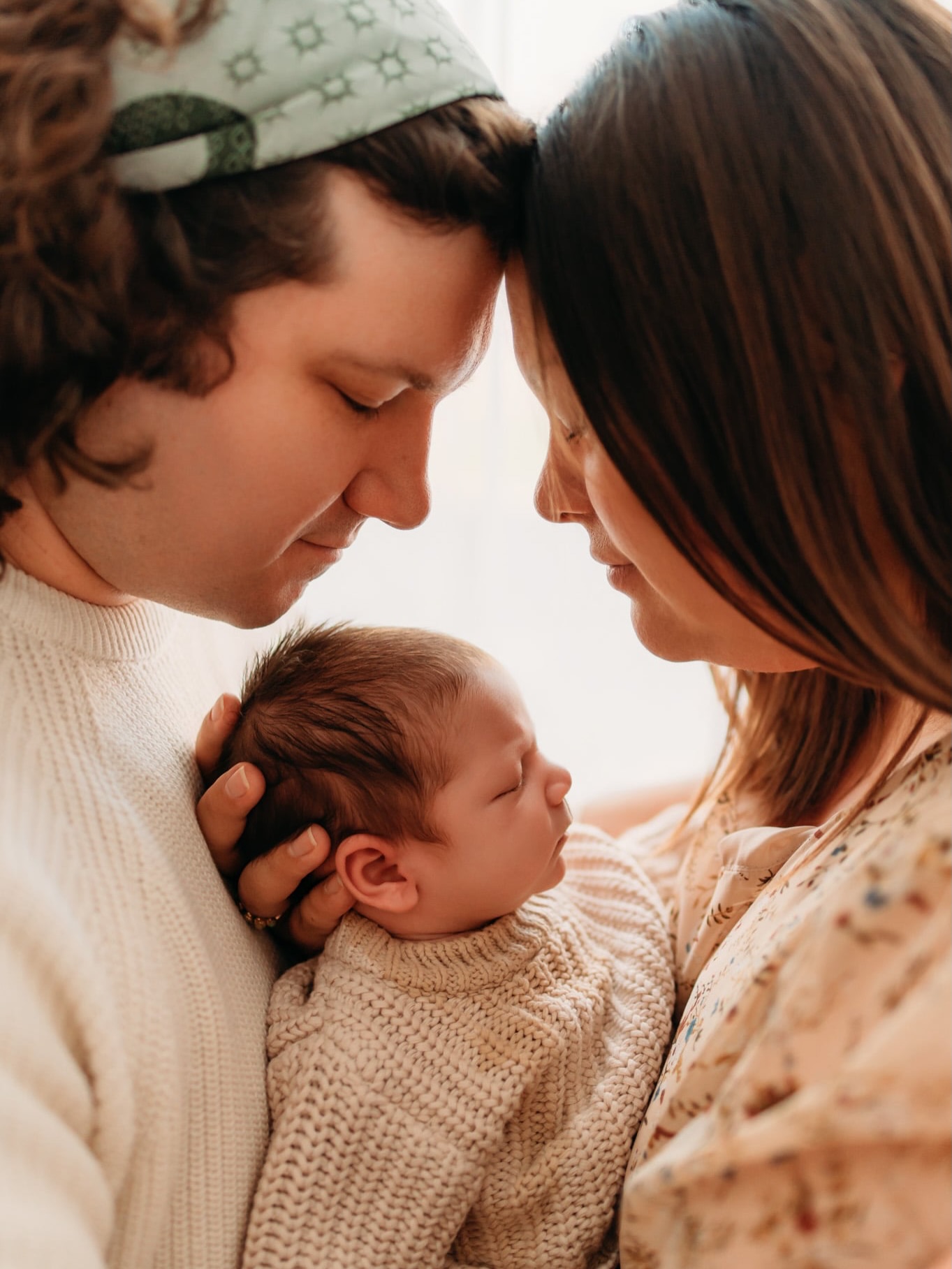 New parents carry so much. During your newborn session, you don’t have to carry anything but your baby. I’ll gently guide, follow your baby’s lead, and create images that feel honest and timeless.