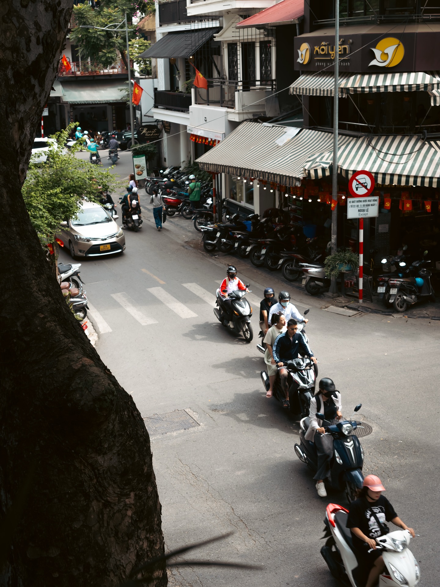 Hanoi was nothing like anything I’d seen before. During our stay, Reid and I kept asking ourselves if there was anywhere we could compare it to, and the answer was always no. Hanoi is entirely its own thing. The chaos of motorbikes, the smell of street food, squeezing into the low plastic chairs for delicious bún chả, watching the constant buzz of life around us. The sharp contrast of silence inside the temples. And, of course, figuring out how the heck to cross the road.
Somewhere within all that chaos, we could sense a sort of order underneath it all, that somehow made perfect sense in a beautiful, messy way. I loved it 🥹
#hanoi #vietnam #travelphotography