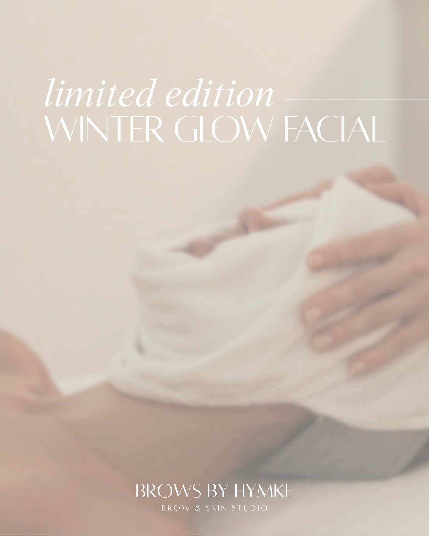 LIMITED EDITION — De Winter Glow Facial is speciaal ontwikkeld om de huid te herstellen tijdens de koude wintermaanden. Deze heerlijke gezichtsbehandeling biedt optimale ontspanning zodat jij volledig tot rust komt, terwijl wij werken aan het versterken van de huidbarrière en het voeden & hydrateren van jouw huid.
Na afloop van de behandeling ontvang je een Alpha-H travel size Balancing Cleanser of Triple Action Cleanser cadeau + 10% korting bij aankoop van full size producten van Alpha-H.
Deze limited edition facial is alleen te boeken tijdens de winterperiode — maak jouw afspraak vóór 21 maart om te genieten van deze heerlijke gezichtsbehandeling!