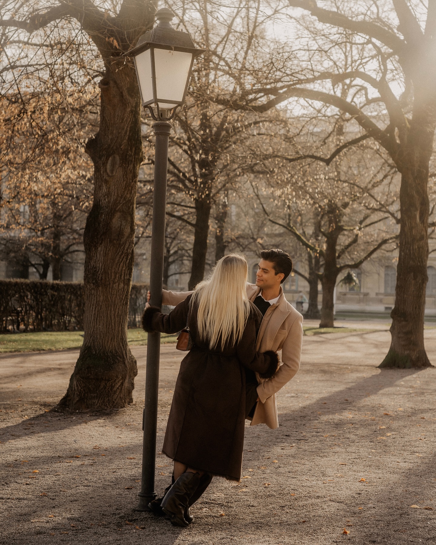 The quiet walks, the spontaneous laughter, the way your hands find each other without thinking.
I gently guide you - and then give you the space to be fully yourselves. To move, to laugh, to connect in your own rhythm. I photograph what unfolds in between: the real & honest moments.
Just you two, in a place that feels like home to your souls. Where time slows down, the noise fades away, and the world becomes small - just for a moment.
My photography is an invitation to step out of the everyday and into your story.
Unfiltered. Intimate. Alive.
💌 If this feels like you,
let’s create something real together.
www.juleanicaohlsenfotografie.de
#couple #munich #storytelling #coupleshoot