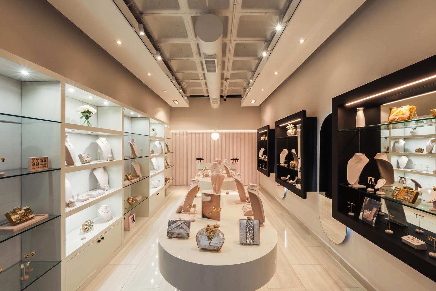 MADELONA
•
•
•
•
•
#retail #retaildesign #architecture #interiordesign #monterrey
