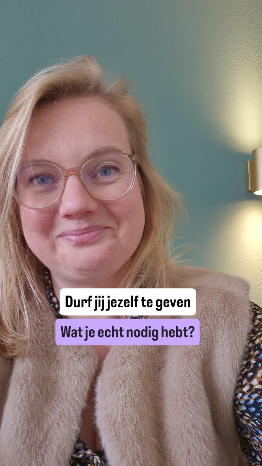 We denken vaak dat zelfzorg gaat over goed eten, bewegen en ontspannen. En ja, dat hoort erbij, maar dat is niet waar de meeste uitputting ontstaat.
Die zit in hoe streng je bent voor jezelf. 🧏♀️
In wat je van jezelf verwacht.
In hoe je tegen jezelf praat als iets niet lukt of als je weer over je grenzen bent gegaan.
Echte zelfzorg begint op de diepere lagen. Je hardnekkige overtuigingen. Het wel of niet serieus nemen van je emoties. Het negeren van signalen.
In de online reiki community duiken we deze maand helemaal in die diepere laag van zelfzorg. En hoe dit samenhangt met zelfliefde, met reiki én met manifesteren 😍
Wil jij erbij zijn? Reageer dan met "reikicommunity" en ik stuur je vrijblijvend alle informatie toe ♥️