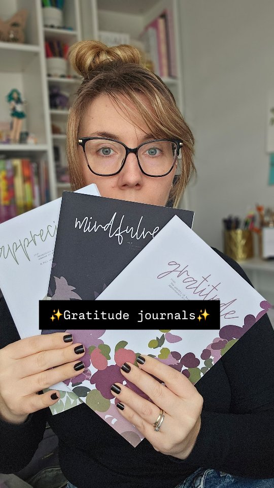 ✨️Gratitude Journals now on my Etsy shop✨️
• 1st product launch of the year?
Check ✅️
• Ready to photograph the other new products on the waiting list?
Check ✅️
• Getting ready to paint again following a season dedicated to stationery?
Check ✅️
Let's go! 🙌🏻
#newstationery #handmadebypipacrafts #newyearresolutions #gratitudejournal #newnotebook #florals #floraldesigns #myplanner #etsyseller #2026diary #shoponetsy #nowonetsy #newcollectionsoon #etsyuk #stationerylover #bedtimegratitude #notebook