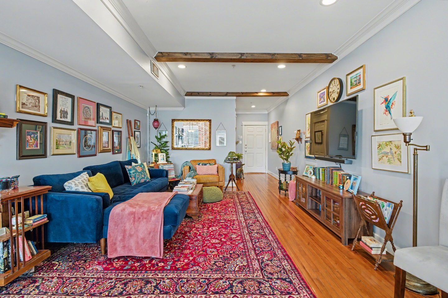 Want to live in the BEST area of the Heights, but not ready to commit yet?📍Welcome to THE MOST CHARMING rental opportunity in the heart of Woodland Heights. 🤍
This top-floor two bedroom residence offers a rare combination of character + modern updates, set within the Abbey Building—a historic Heights church thoughtfully converted into just 18 one-of-a-kind homes filled with charm. ⛪️
Natural light floods the space through high ceilings enhanced by exposed beams for added architectural interest. The interior blends modern updates with timeless texture, featuring hardwood floors, an updated kitchen, + exposed brick accents.
The kitchen + dining area open directly to a shared outdoor balcony. The layout offers two well-proportioned bedrooms with generous closets, + both bathrooms have been thoughtfully updated. Two dedicated garage spaces are included, along with all appliances, water + trash. 👌
Location does not get better than this- surrounded by walkable streets, local favorites, + nearby parks—offering a lifestyle that’s as appealing as the space itself. 🌳
Reach out today for a private tour! ✨
#houstonheights #woodlandheights #houstonheightslease #houstonheightsrentals #houstonrentals